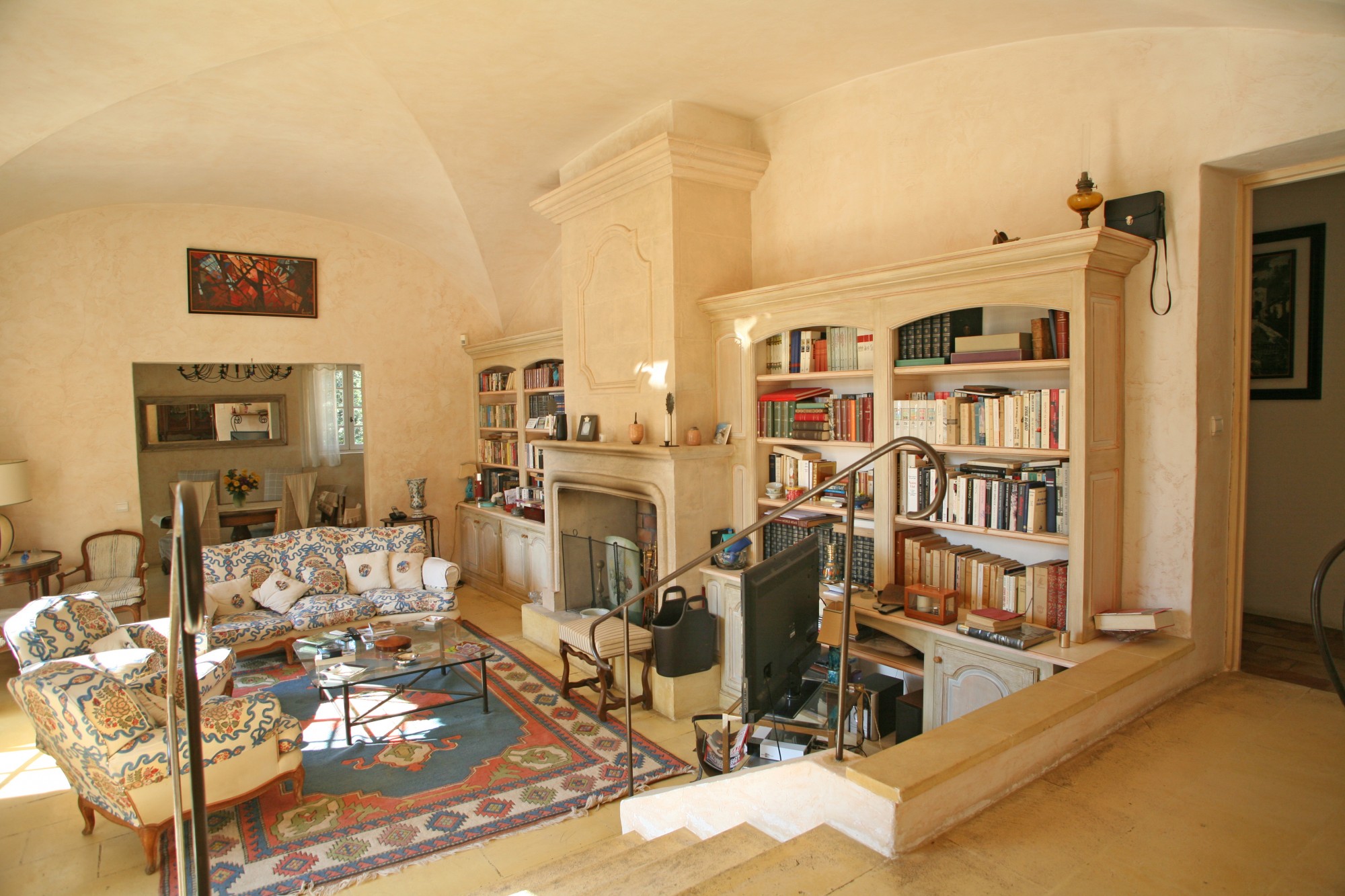 Gordes, généreuse maison traditionnelle avec belle vue et piscine   