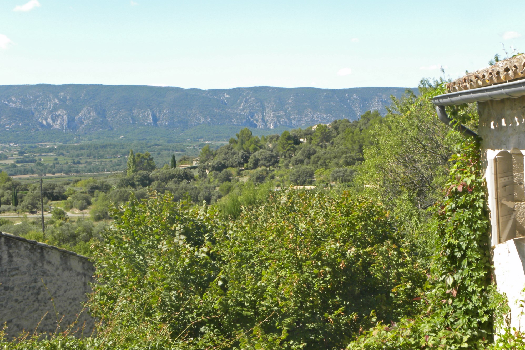 à Gordes, maison de hameau rénovée avec goût   