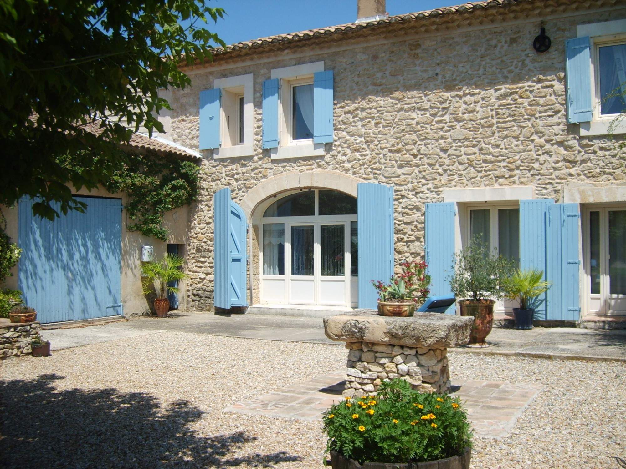 Très beau mas en campagne avec piscine et jardin paysager   