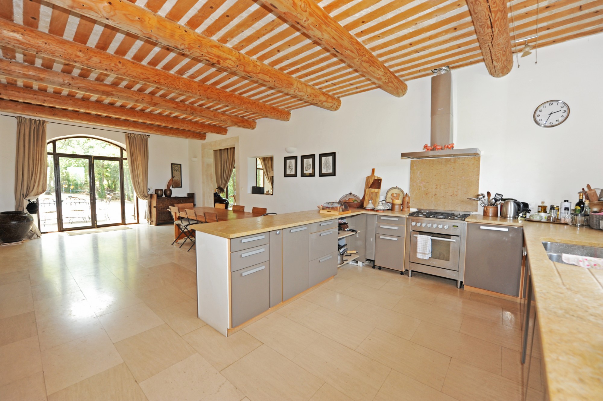 Hameau XVIIIème rénové au coeur du Luberon   