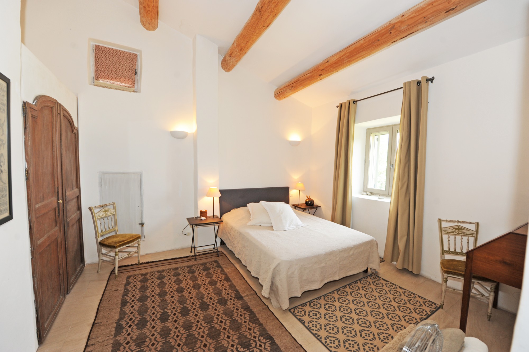 Hameau XVIIIème rénové au coeur du Luberon   