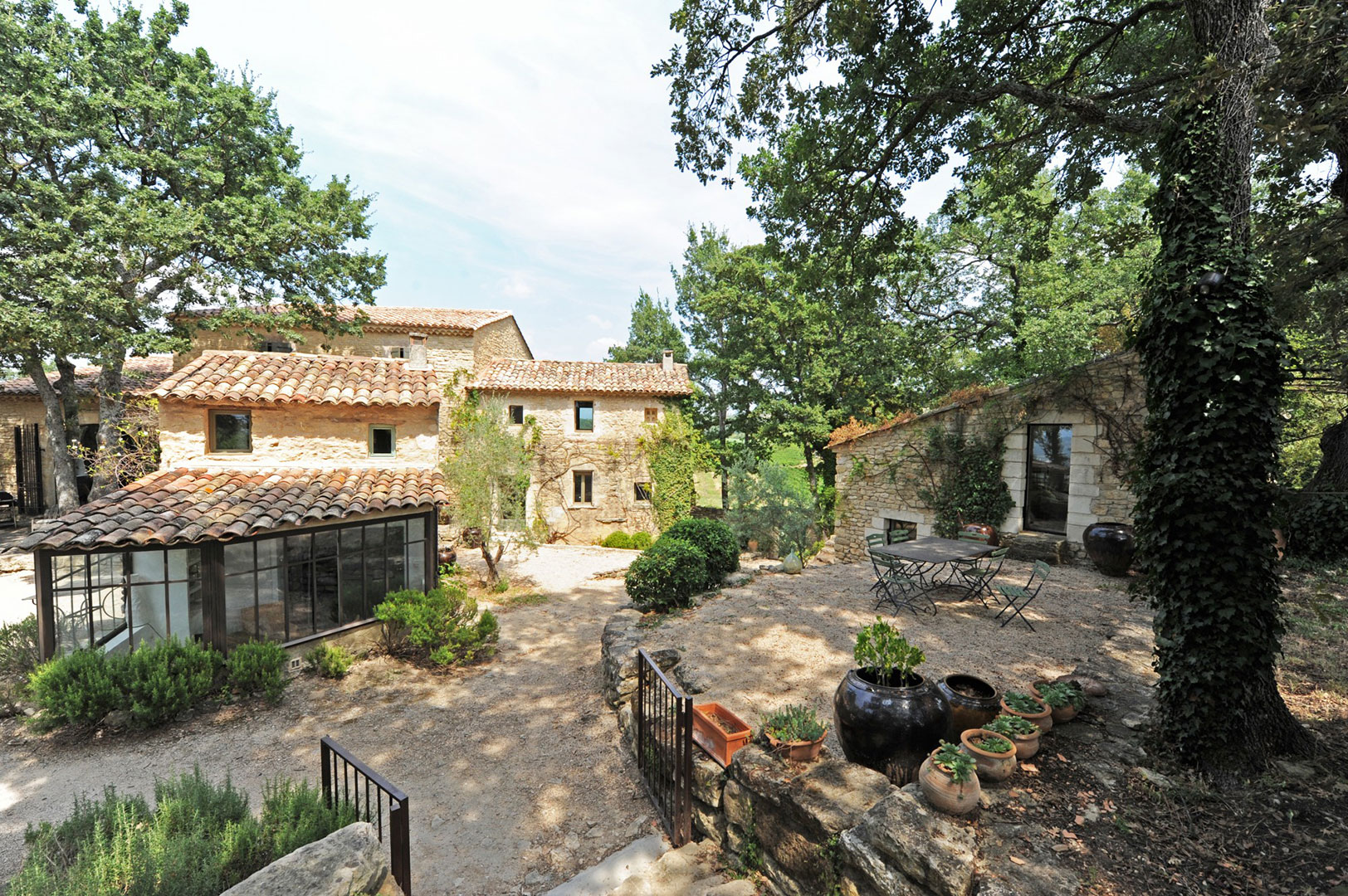 Hameau XVIIIème rénové au coeur du Luberon   