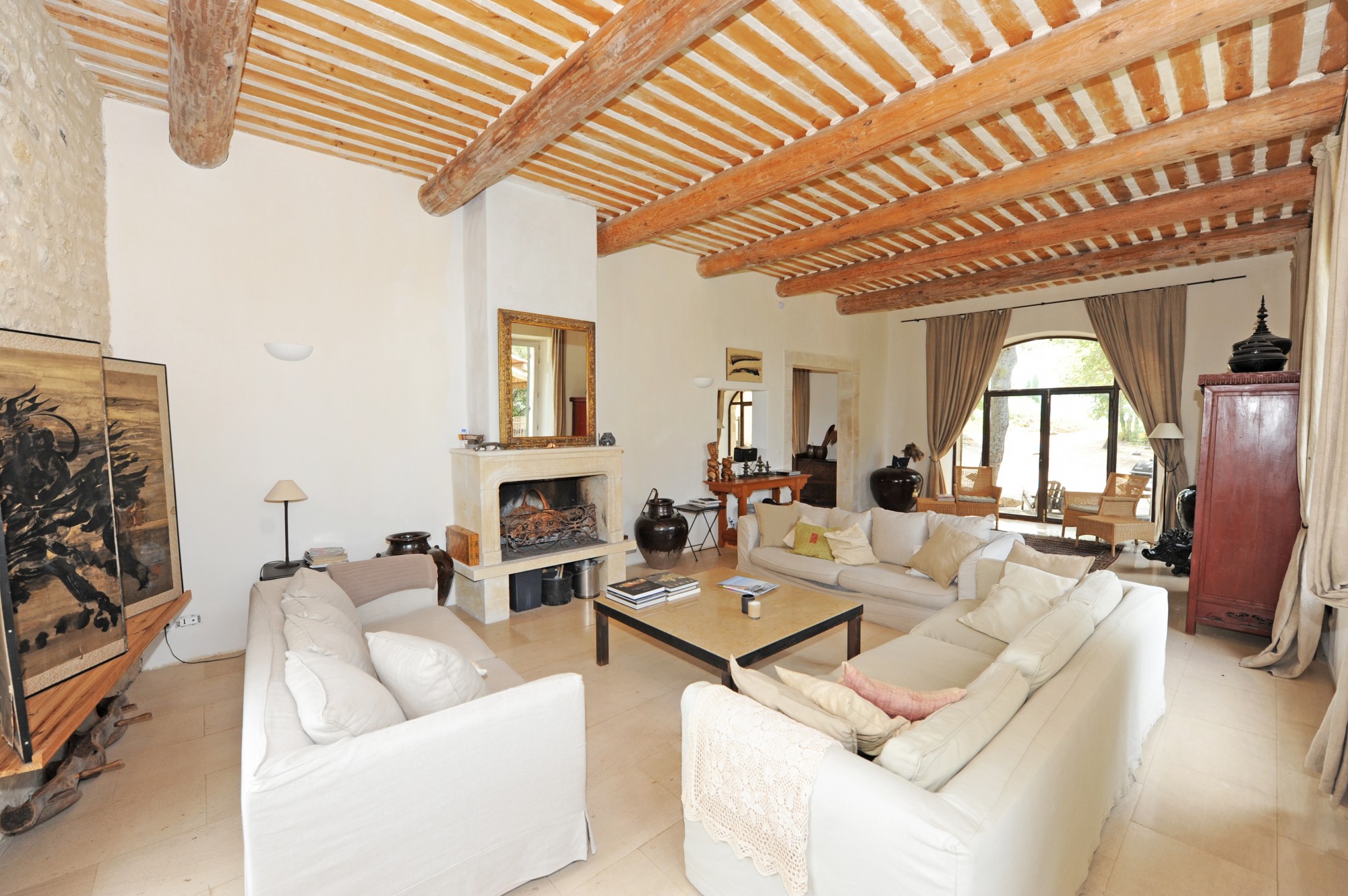 Hameau XVIIIème rénové au coeur du Luberon   
