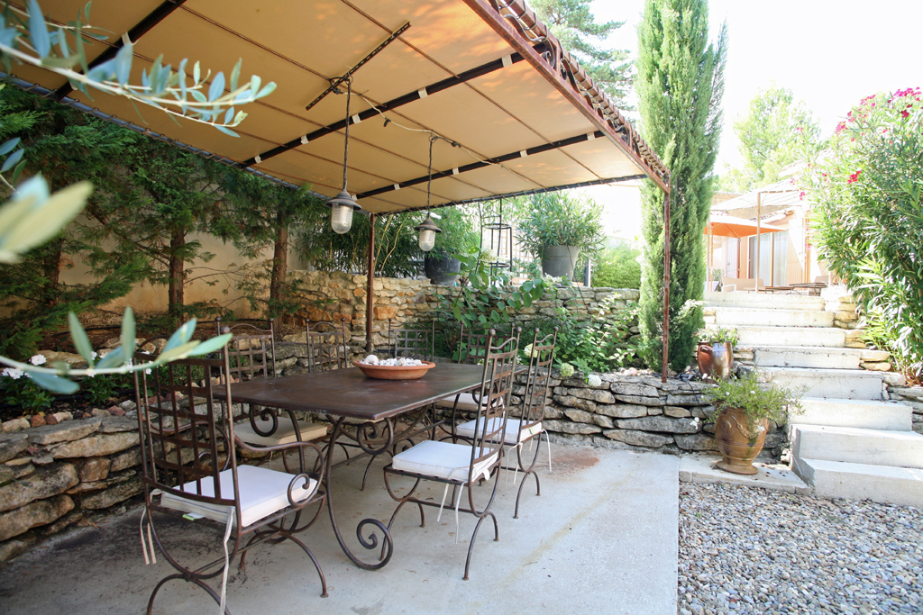 Luberon, maison traditionnelle avec piscine à Roussillon   