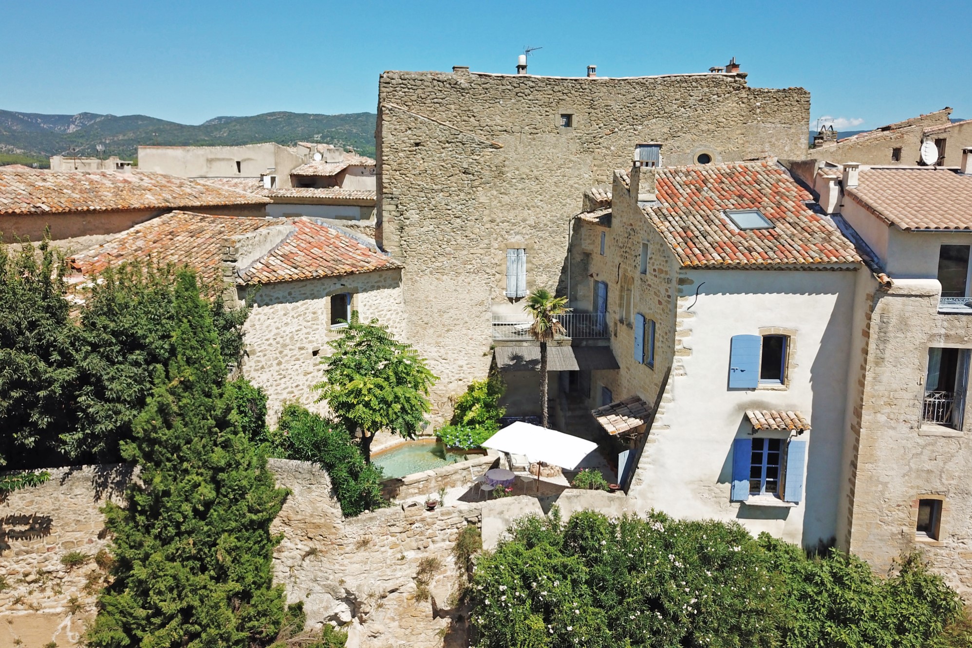 Luberon maison de village a vendre