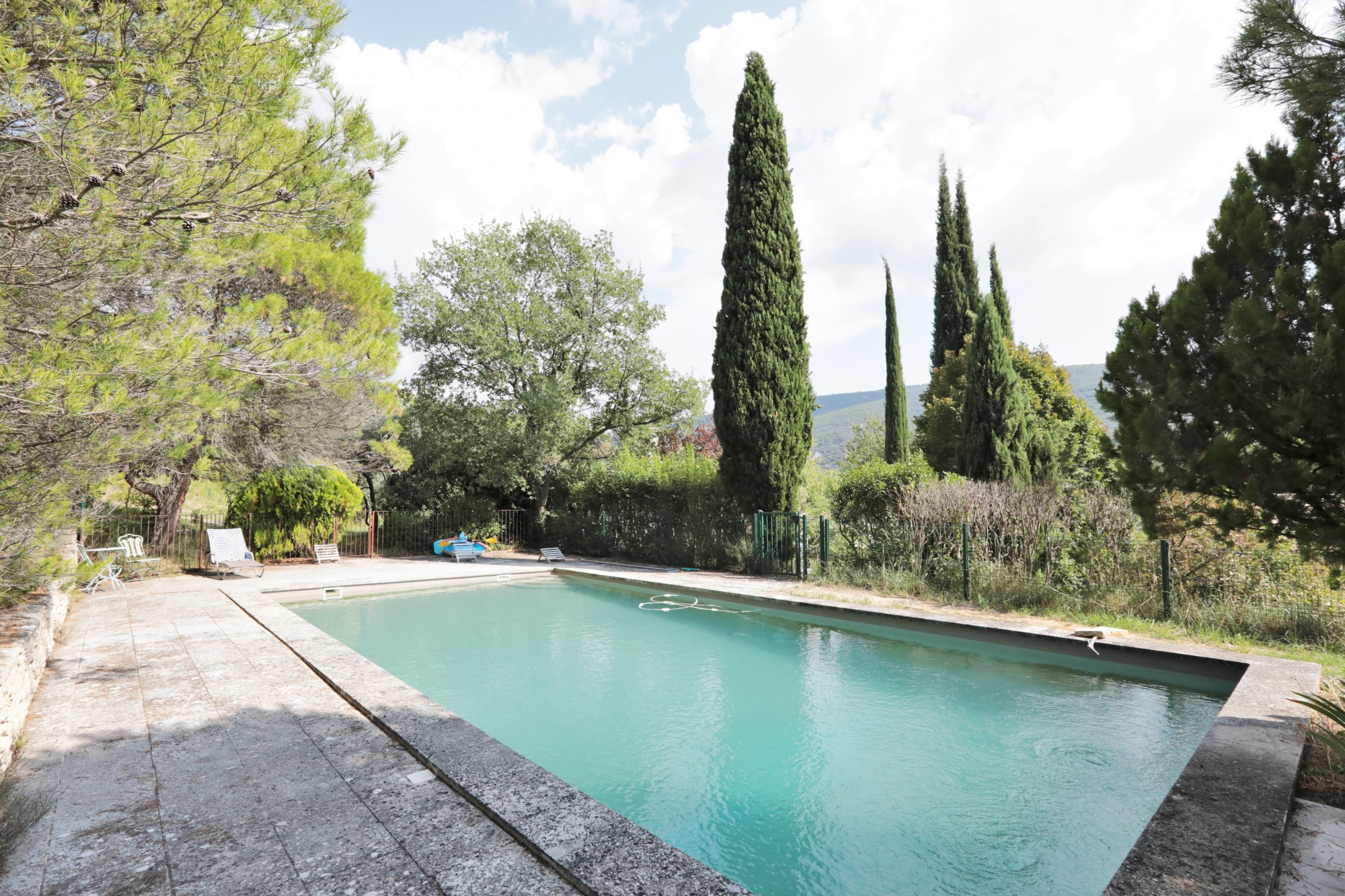 Superbe propriété en Luberon sur plus de 9 hectares   