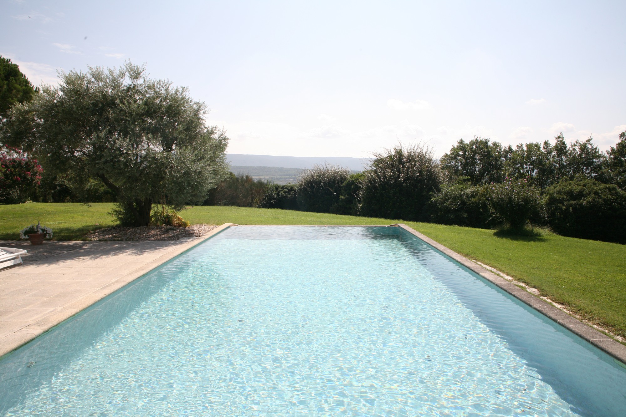 Très belle maison en pierre avec belles vues et piscine   