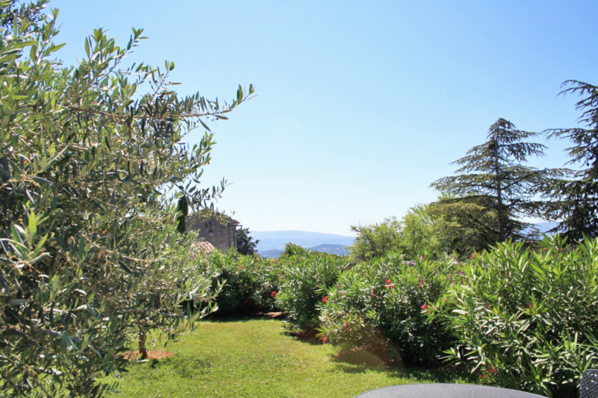 Propriété de village au centre de Gordes avec piscine et spa   