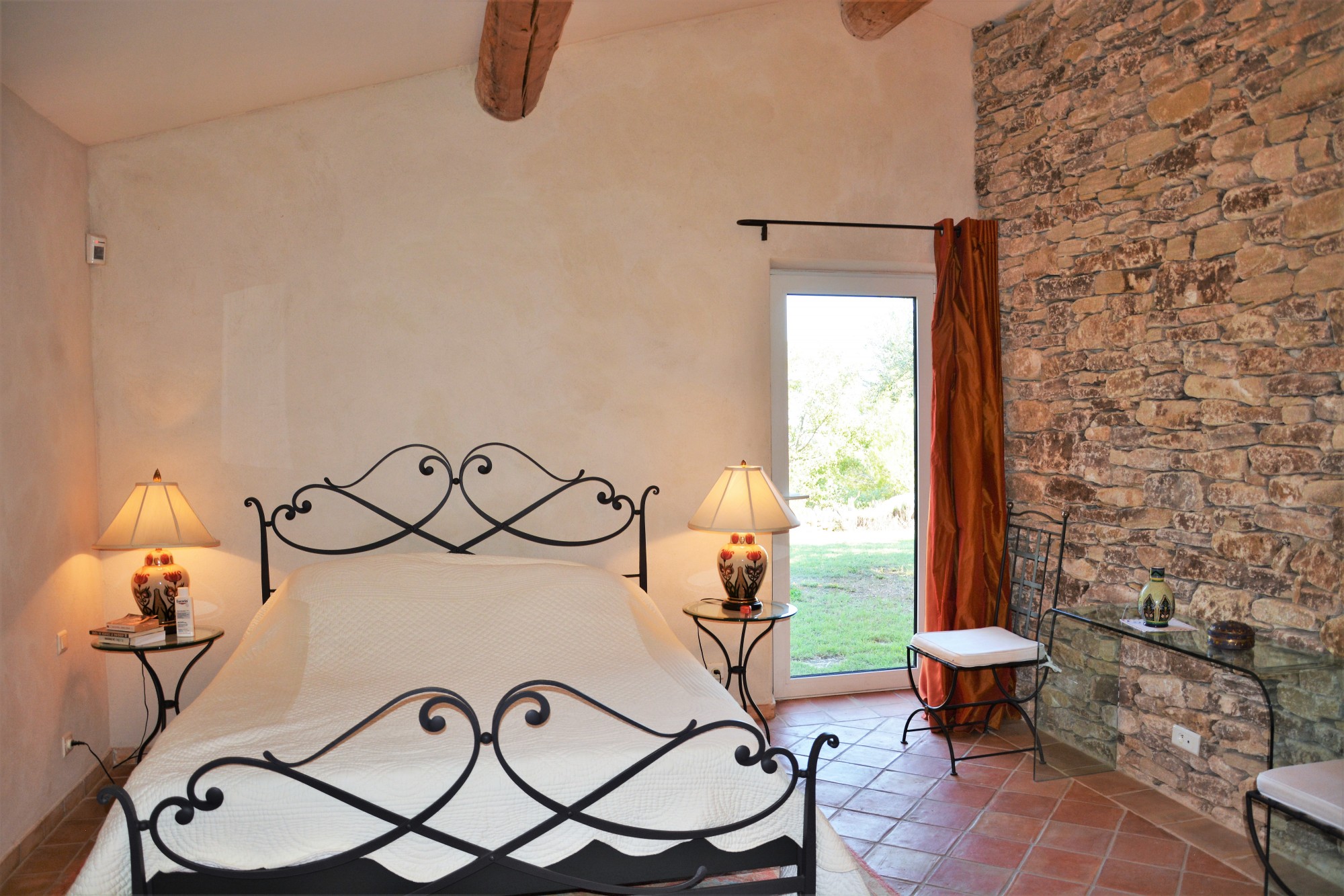 Gordes -  Maison de village en position dominante avec vue imprenable   