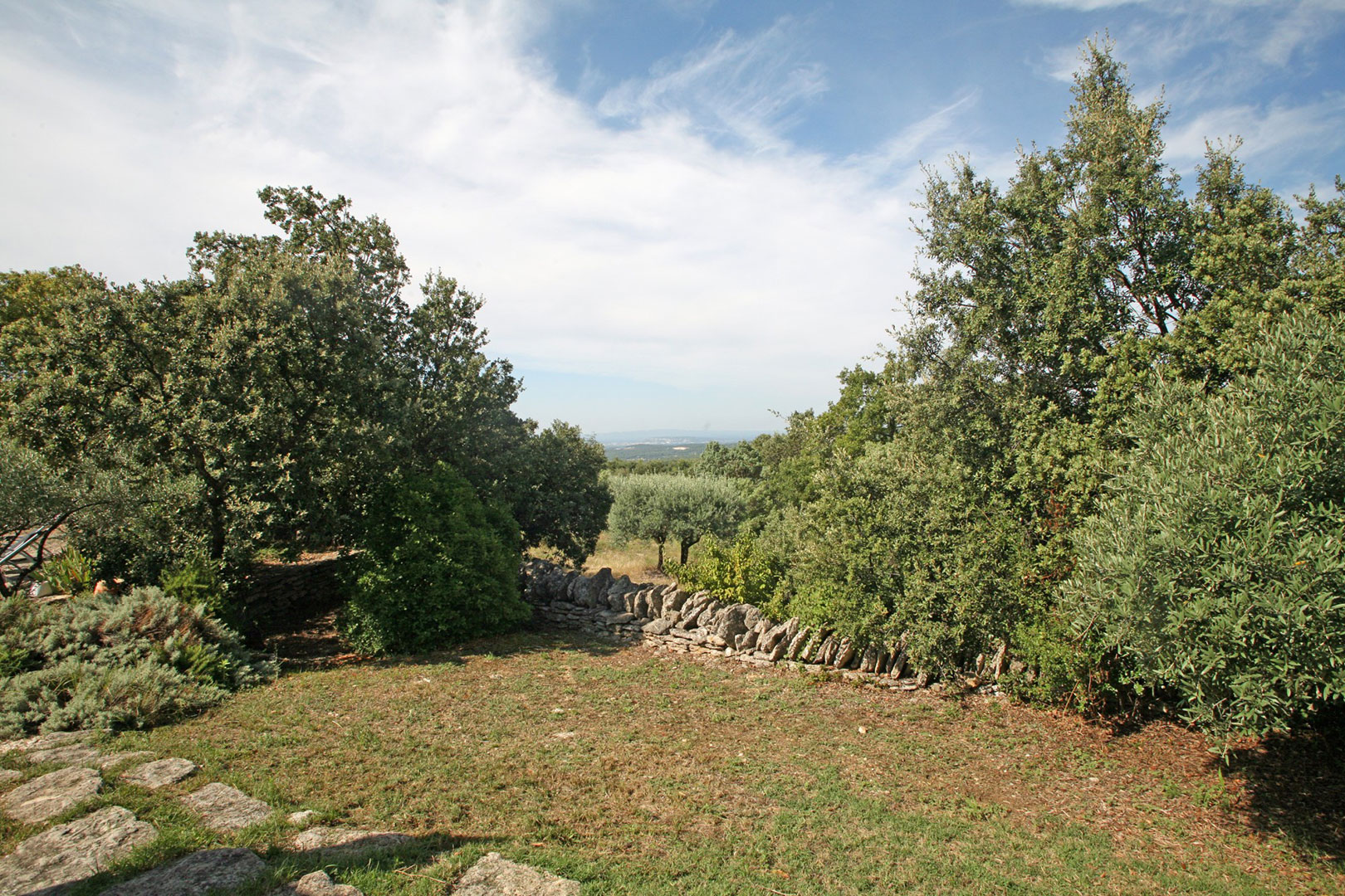 Charmante maison de plain pied en pierre avec piscine et vue proche Gordes  