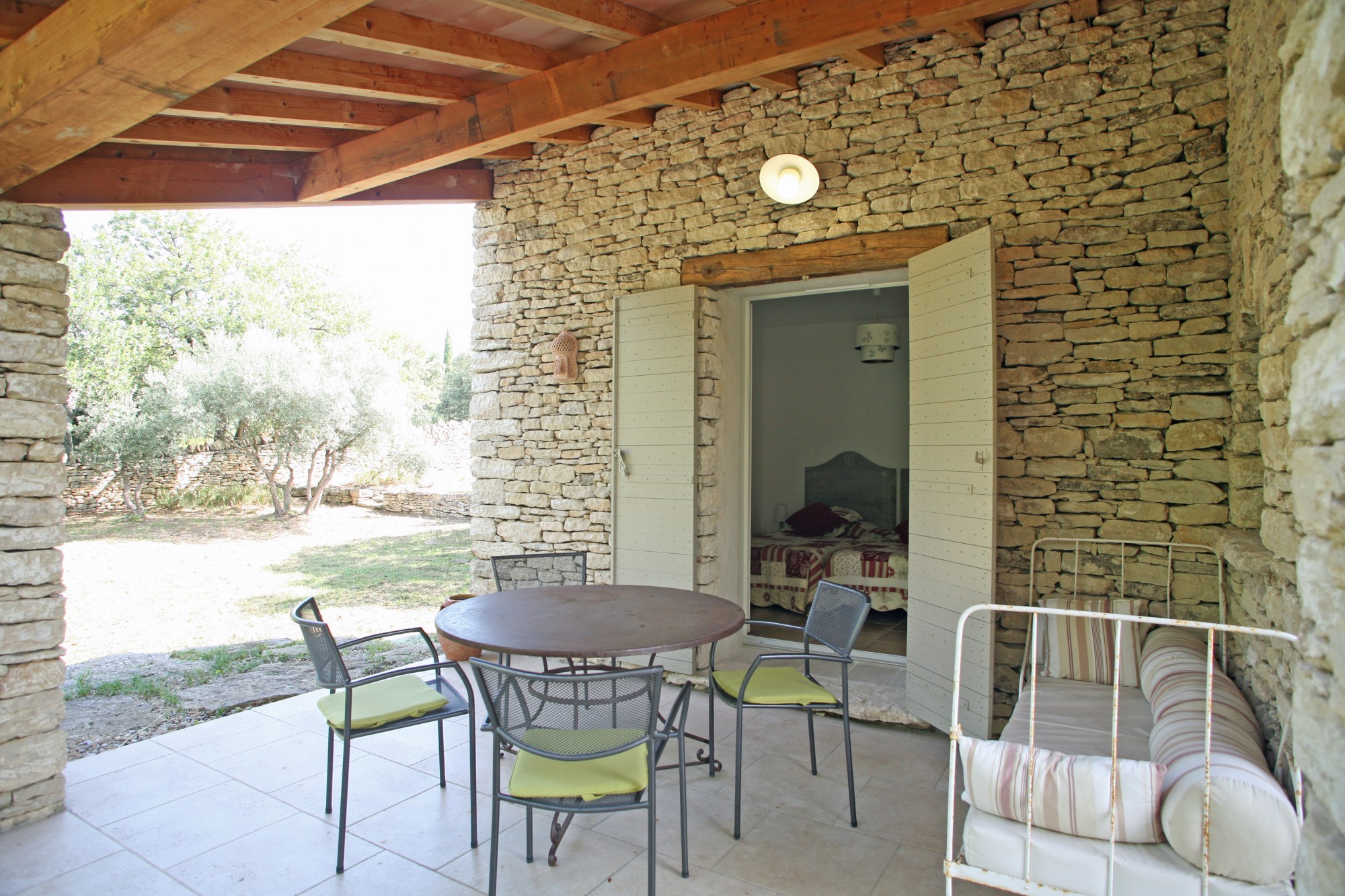 Ensemble de deux maisons avec piscine à deux pas du village   