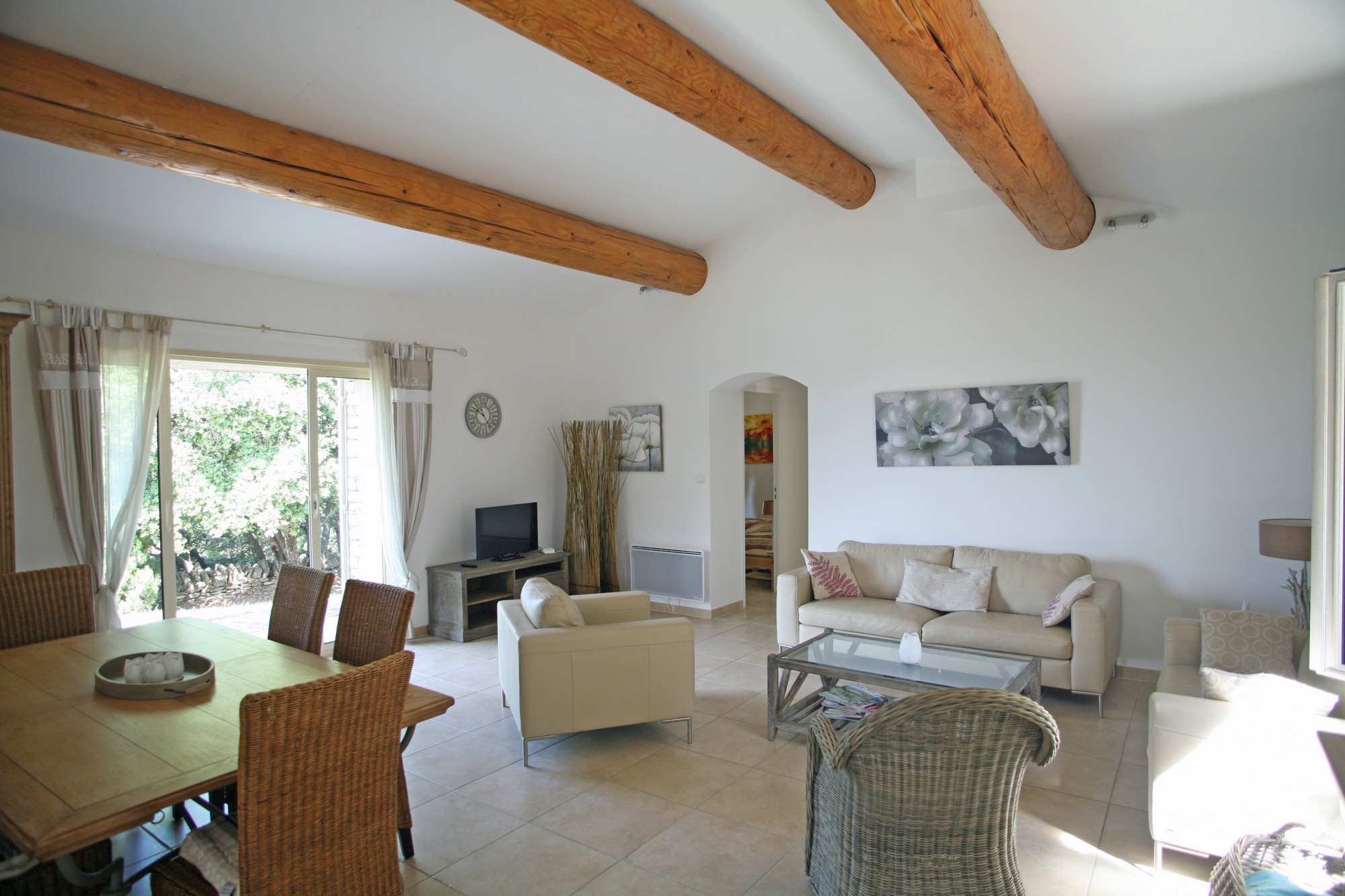 Ensemble de deux maisons avec piscine à deux pas du village   