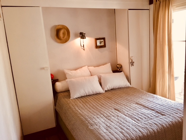 Proche Gordes, maison avec piscine et jolies vues   