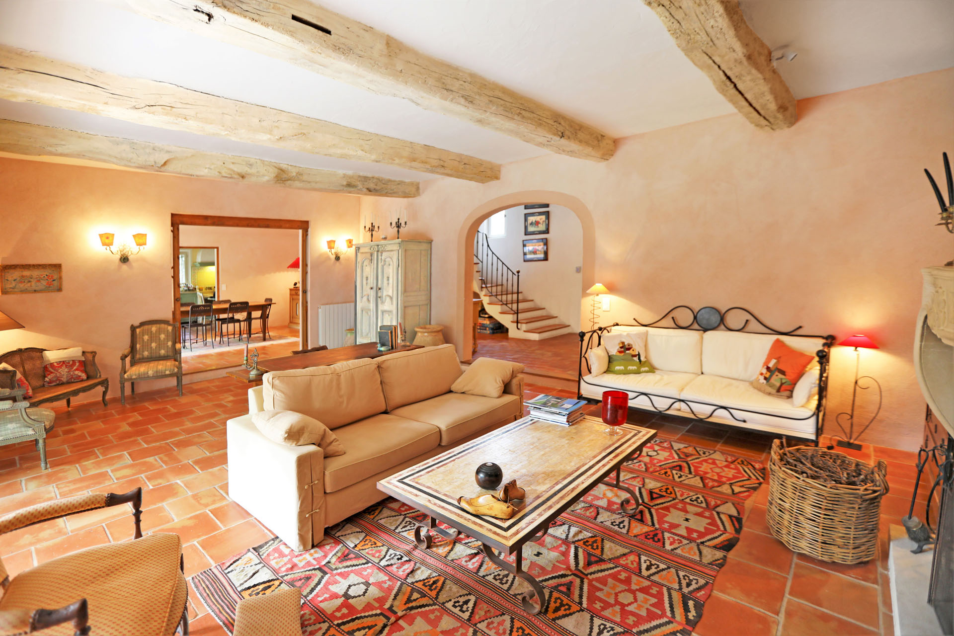 belle propriété avec piscine quartier recherché proche Gordes   