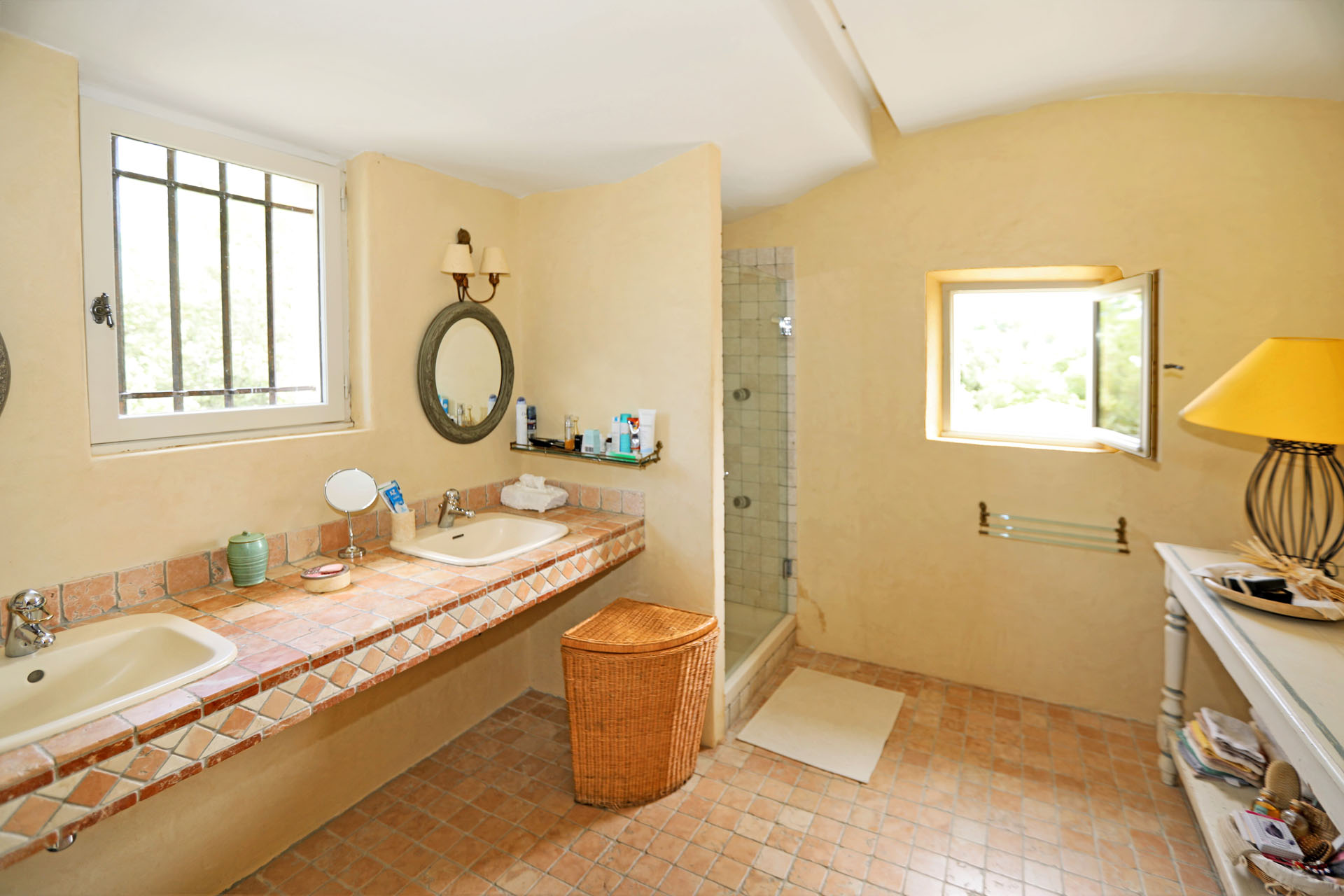 belle propriété avec piscine quartier recherché proche Gordes   