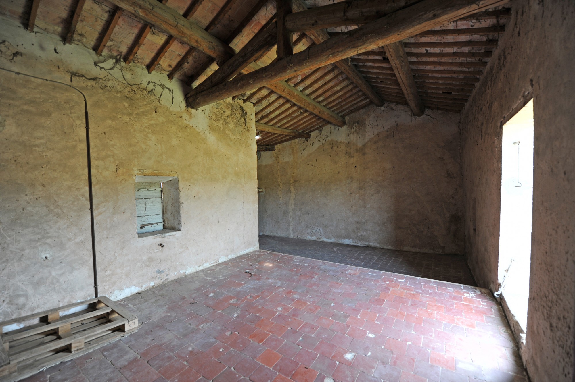 Luberon, mas mitoyen à rénover proche du village avec de jolies vues   
