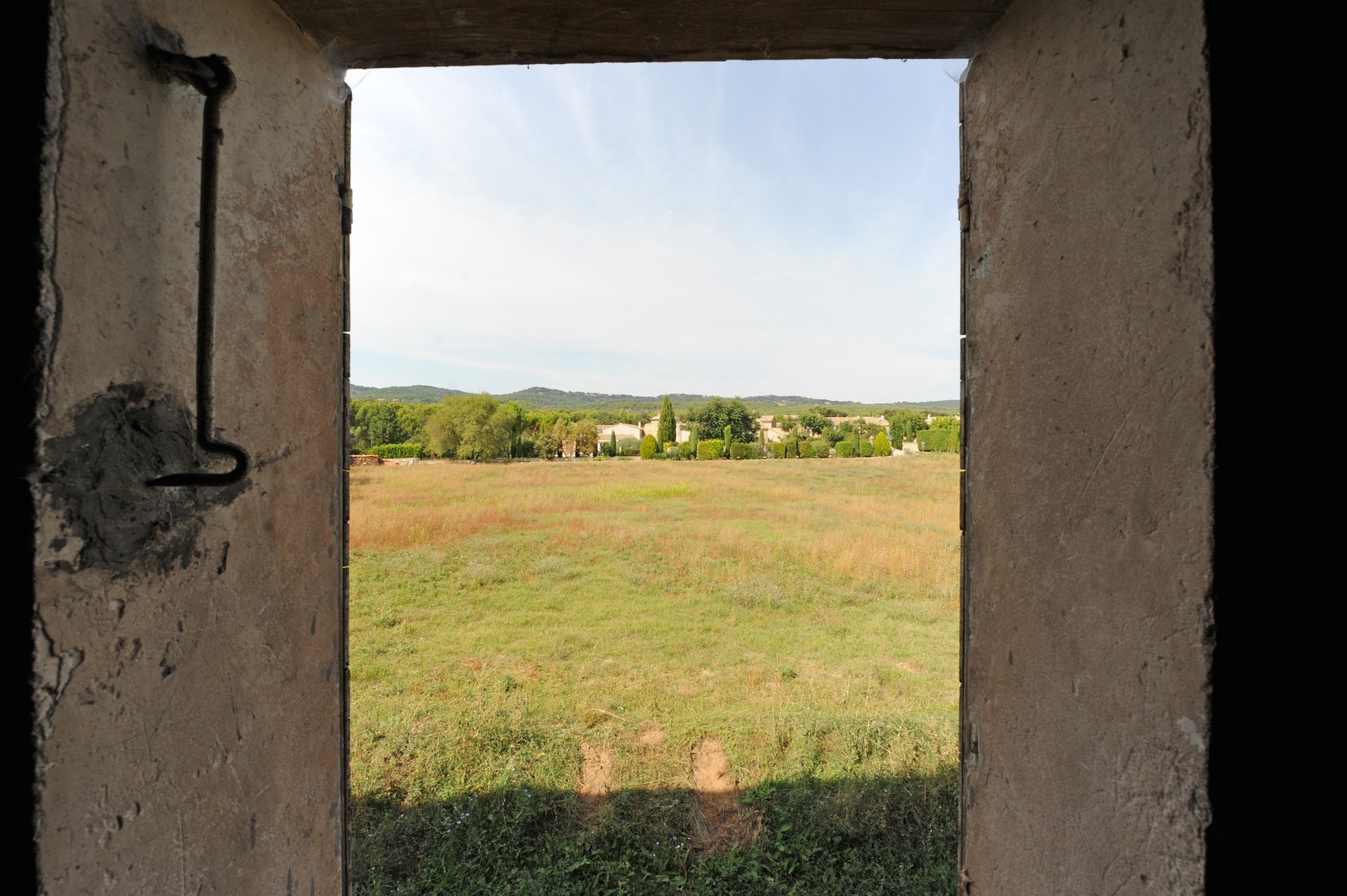 Luberon, mas mitoyen à rénover proche du village avec de jolies vues   