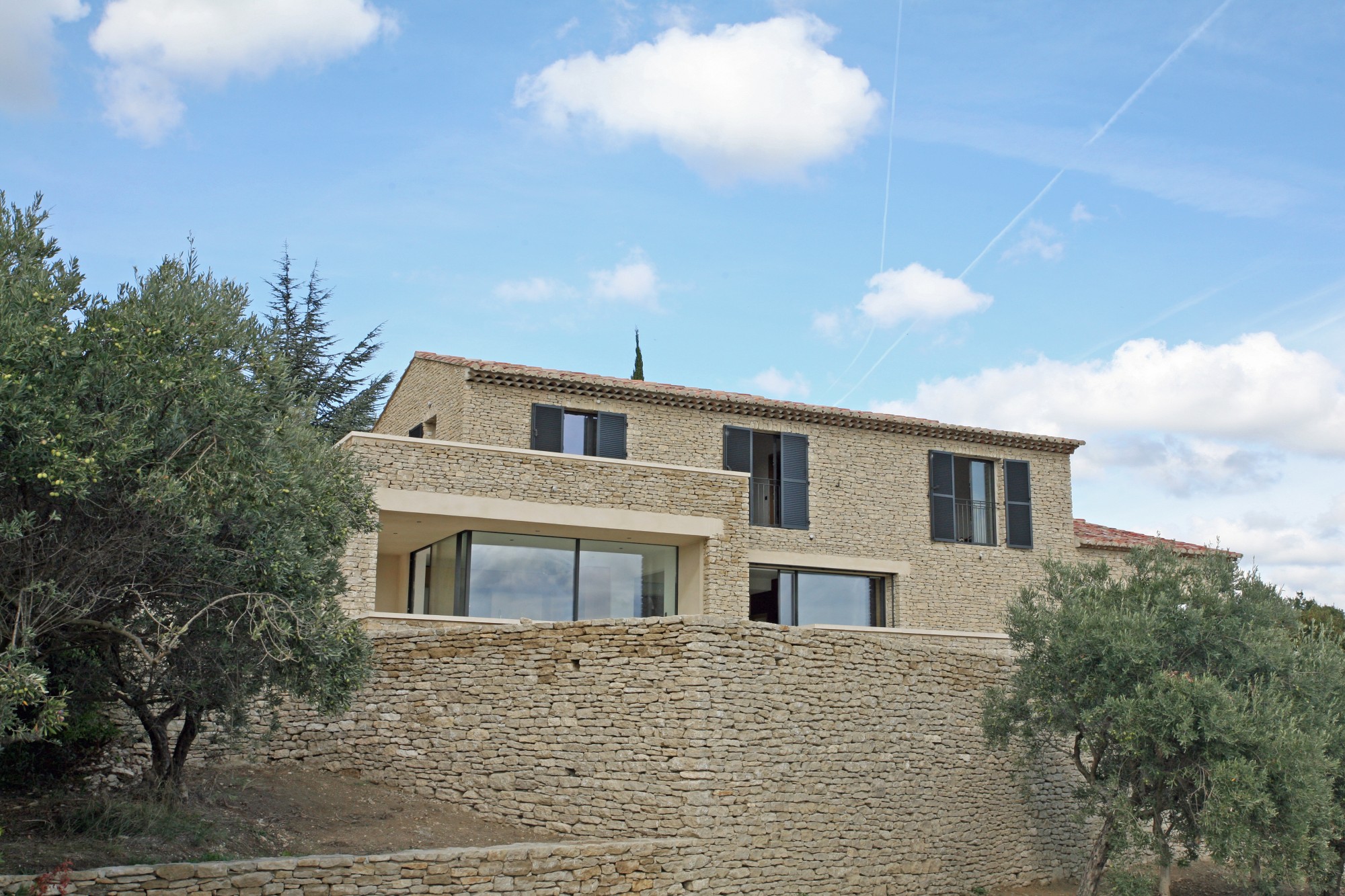proche de Gordes, maison en pierre avec piscine et vue sublime   