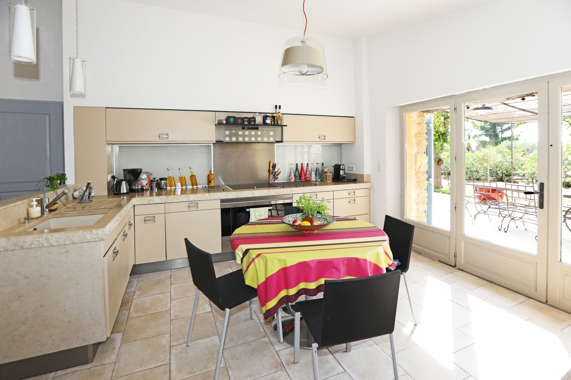 Gordes, maison proche du village avec vues exceptionelles   