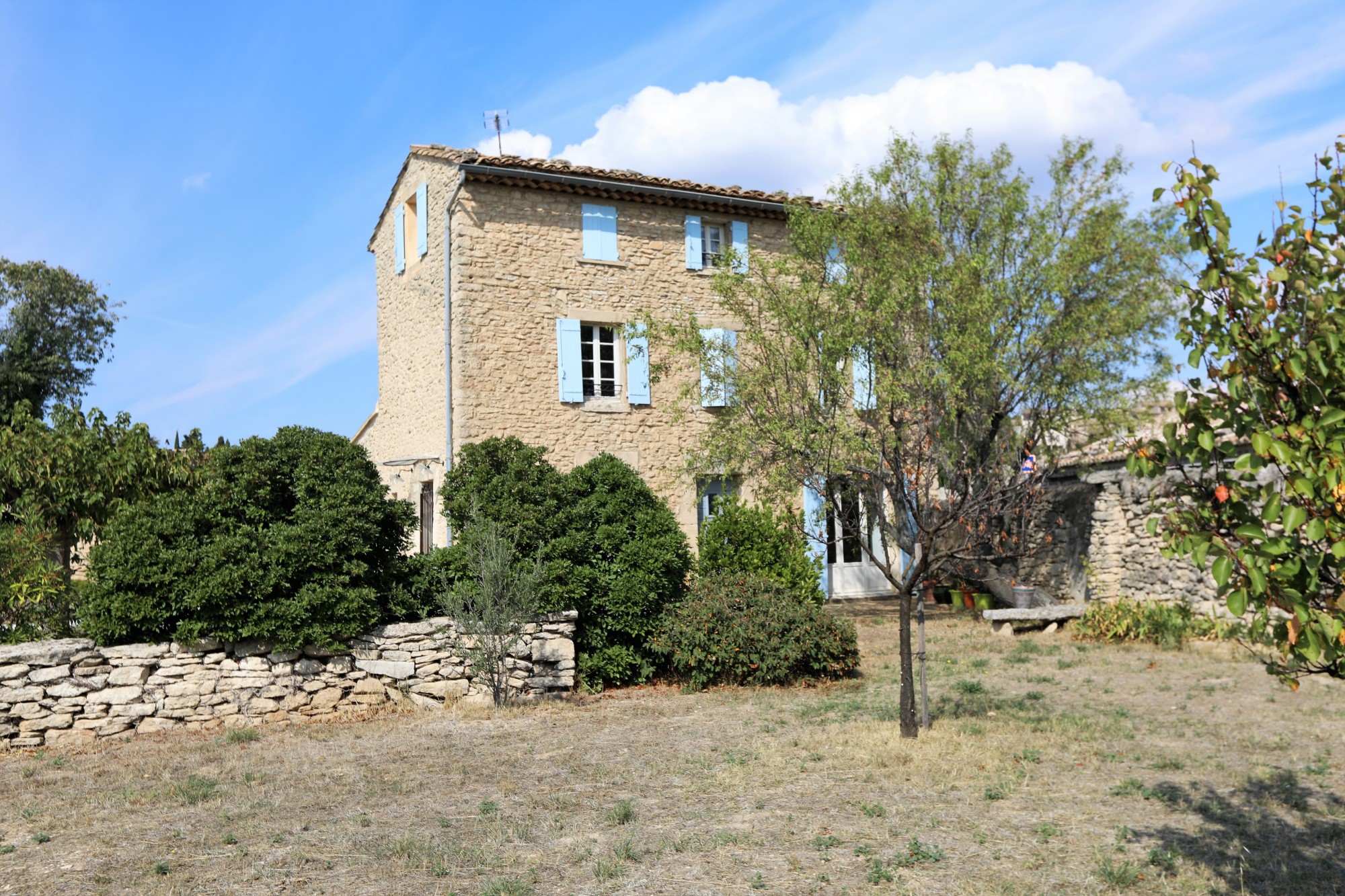 Gordes, maison proche du village avec vues exceptionelles   