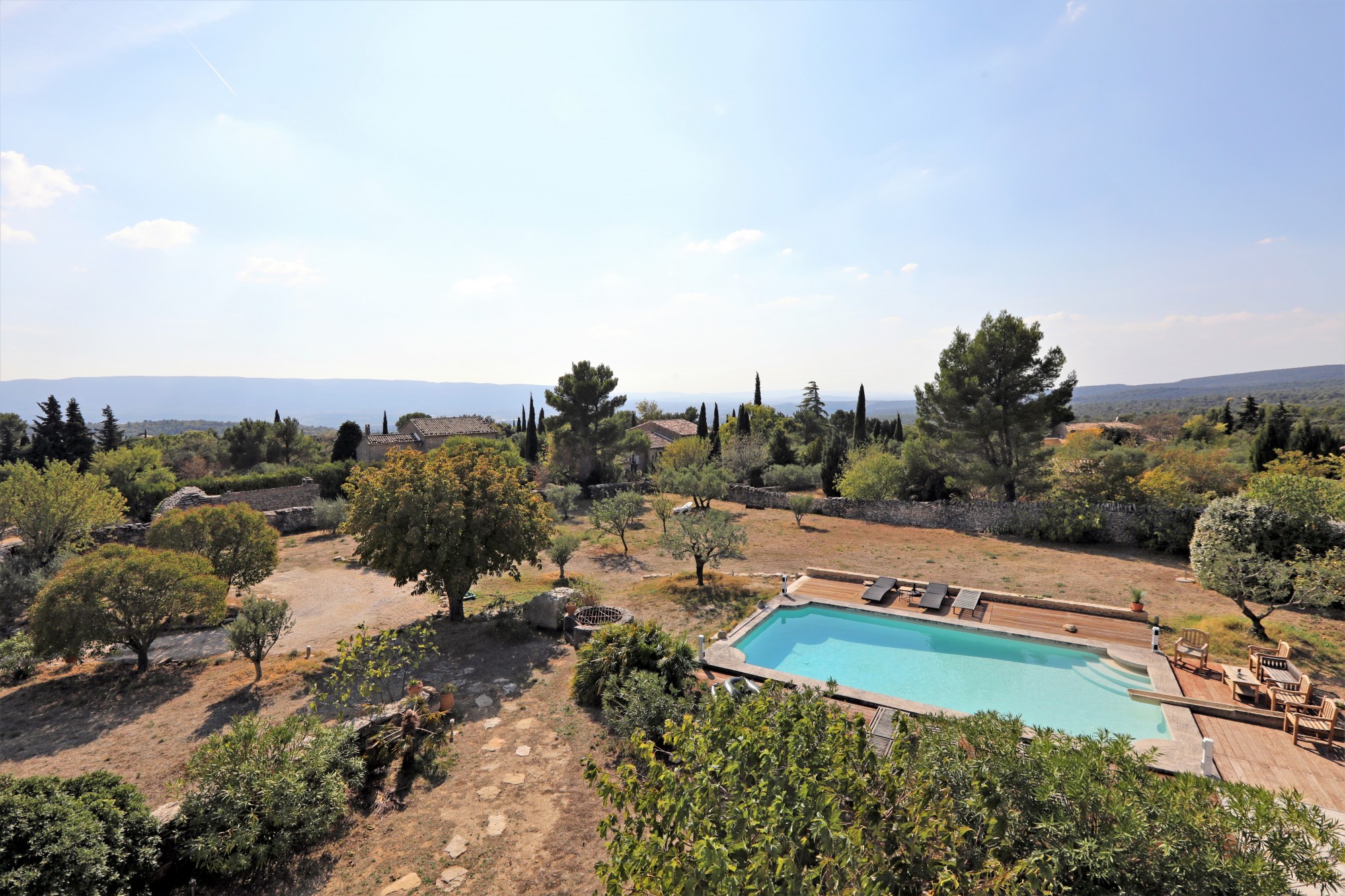 Gordes, maison proche du village avec vues exceptionelles   