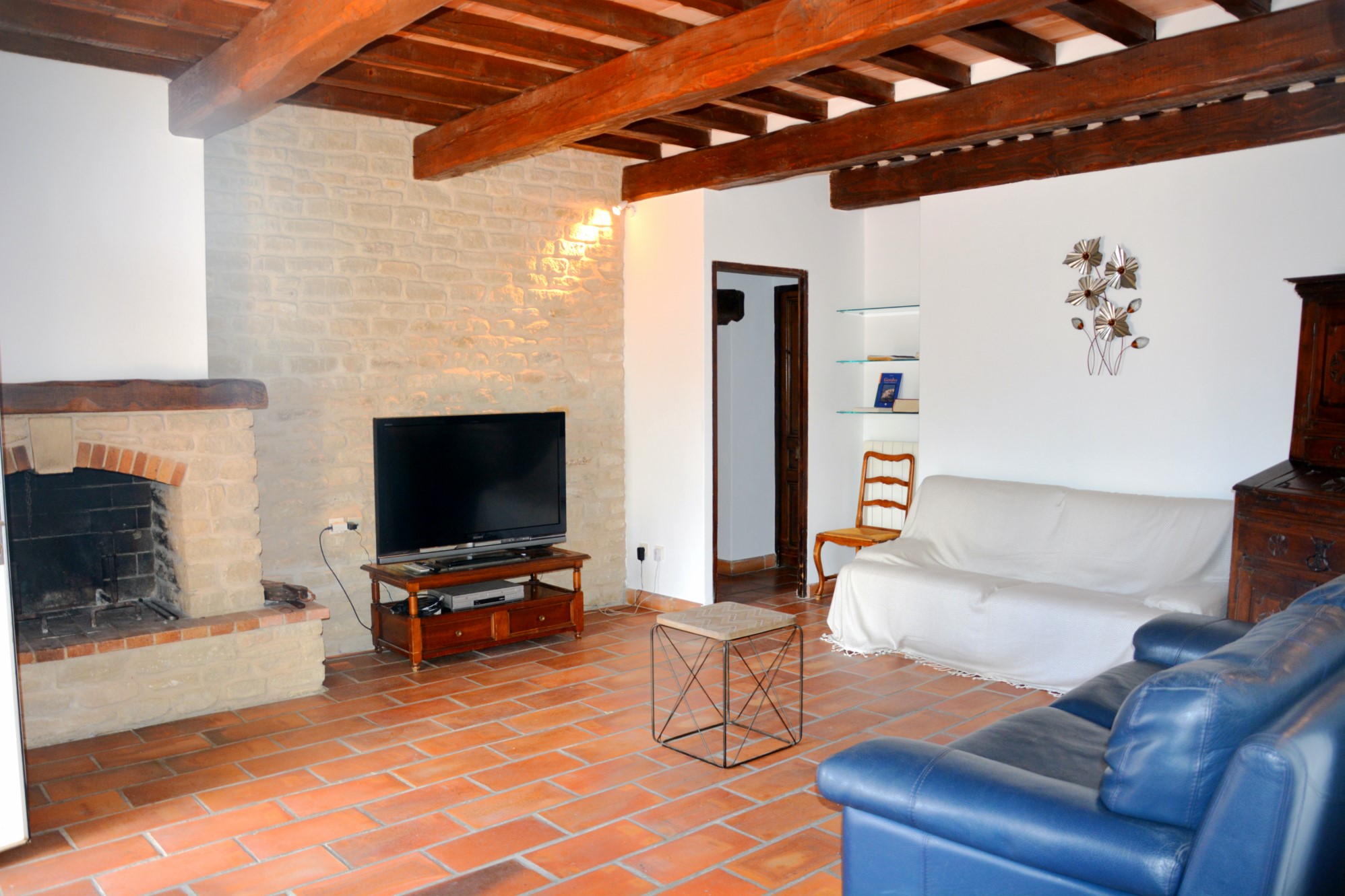 Entre Gordes & Ménerbes, belle maison en pierres avec piscine et dépendances   