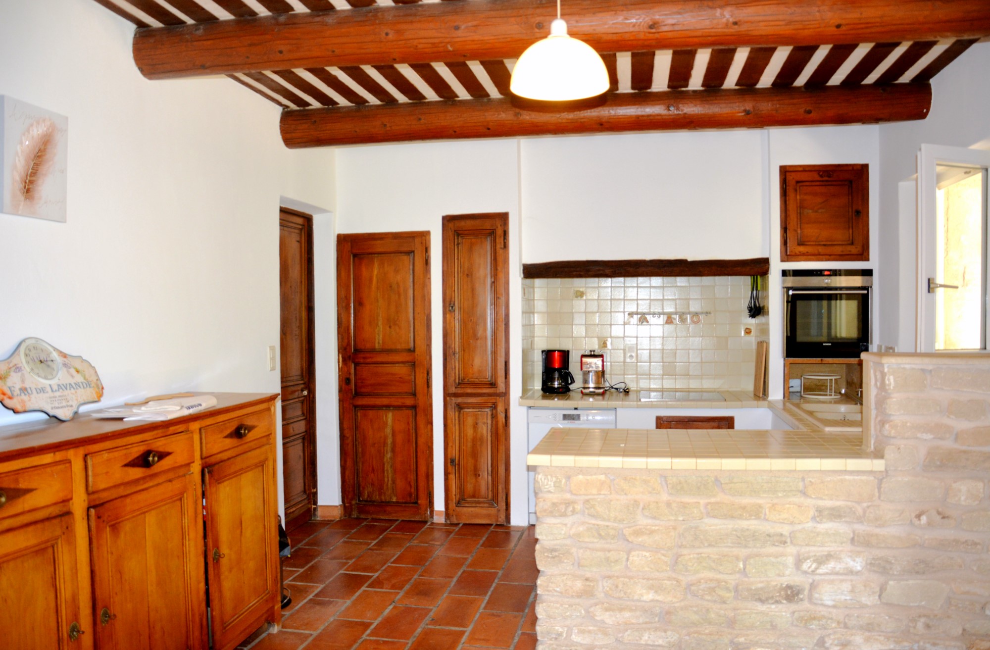 Entre Gordes & Ménerbes, belle maison en pierres avec piscine et dépendances   