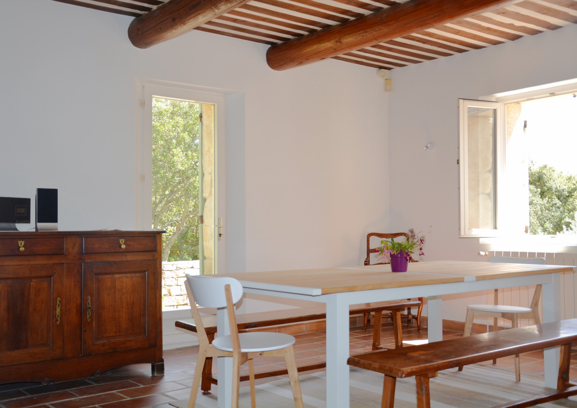 Entre Gordes & Ménerbes, belle maison en pierres avec piscine et dépendances   