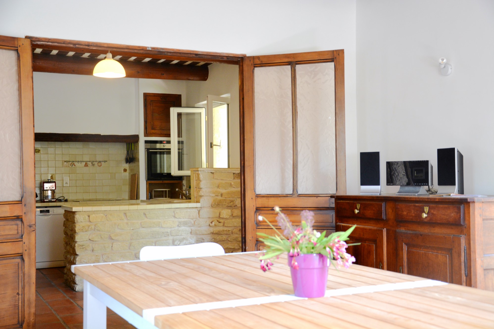 Entre Gordes & Ménerbes, belle maison en pierres avec piscine et dépendances   