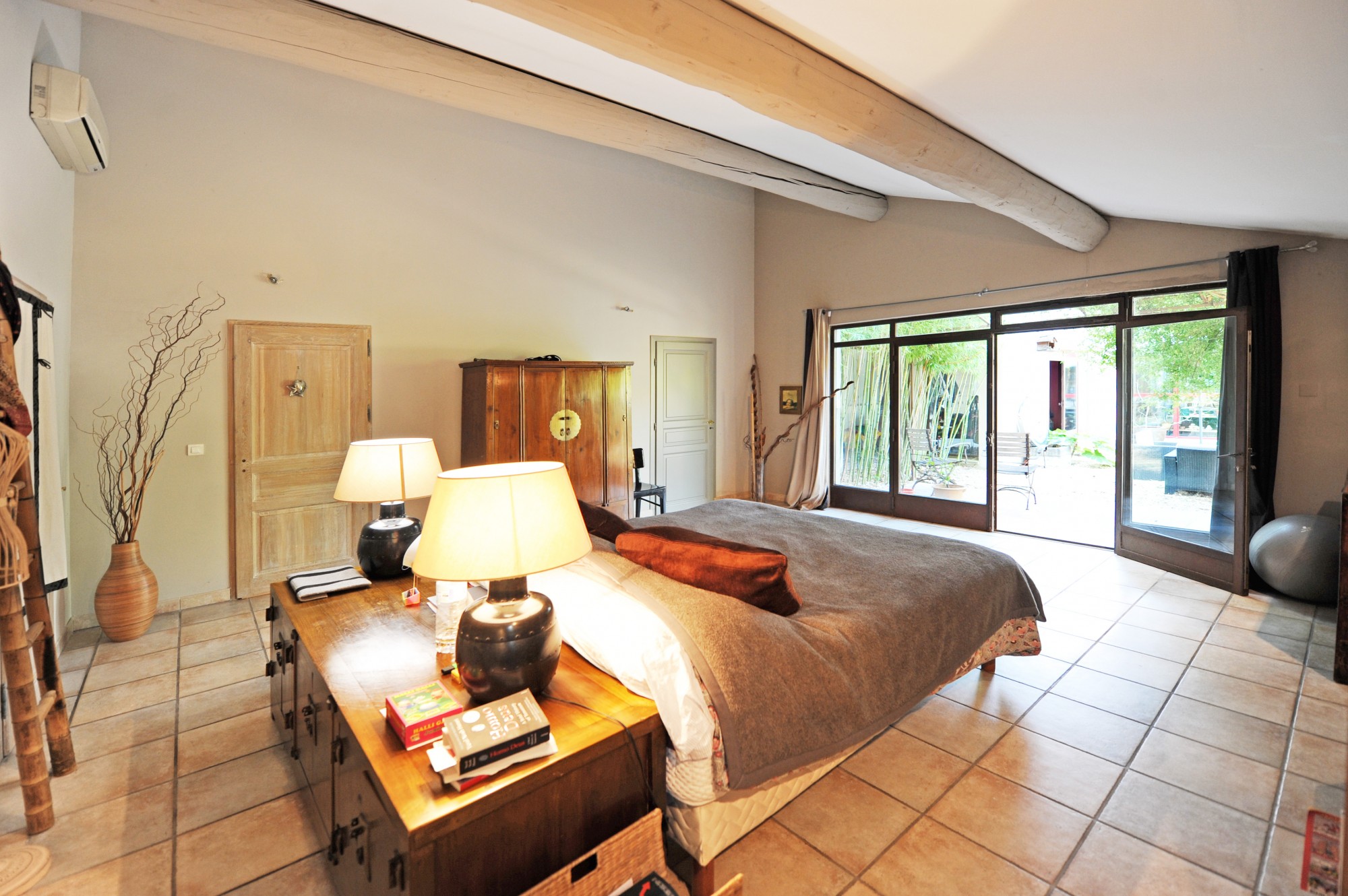 Centre Isle sur Sorgue : Loft Atelier avec jardin   