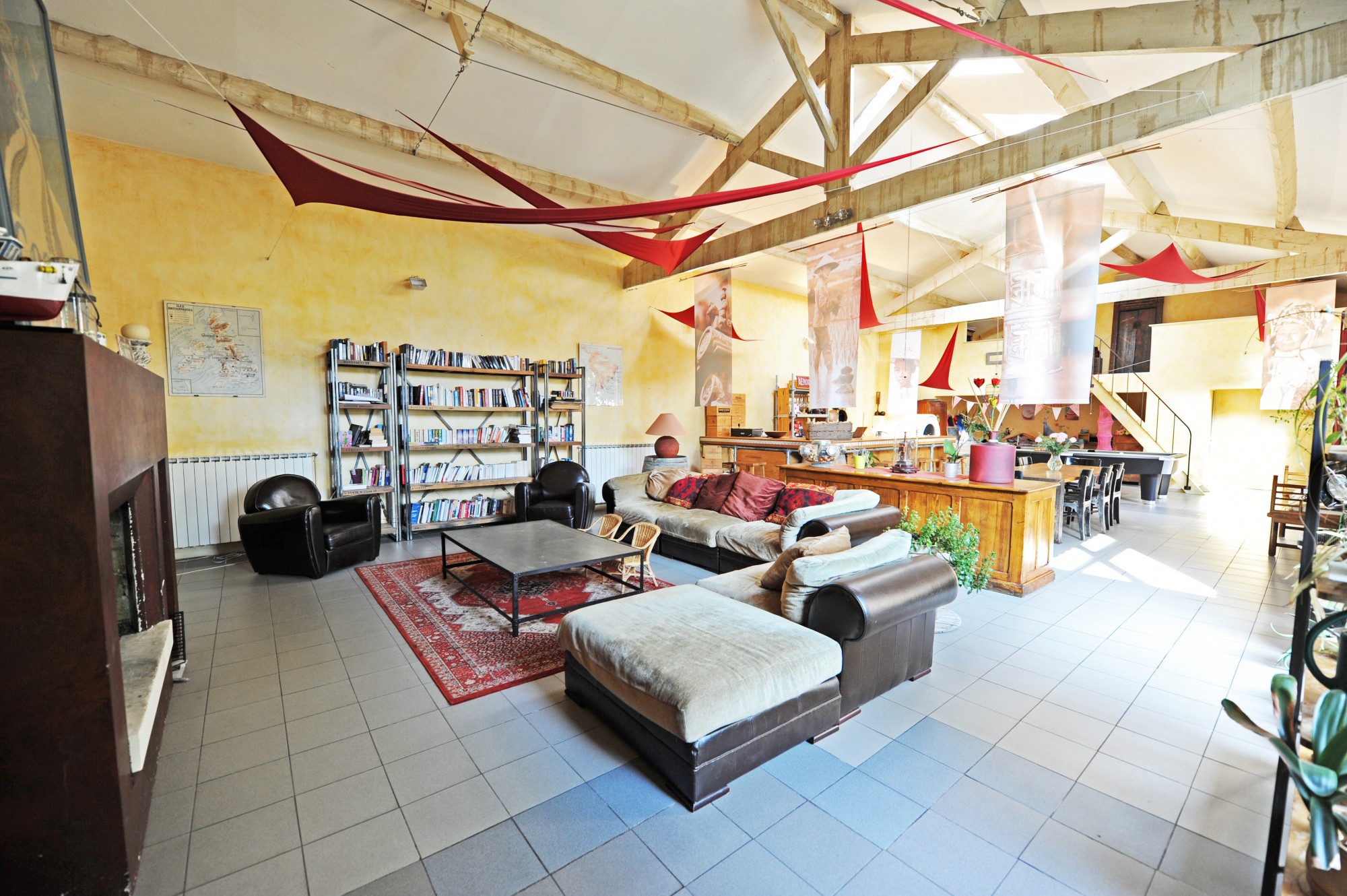 Centre Isle sur Sorgue : Loft Atelier avec jardin   