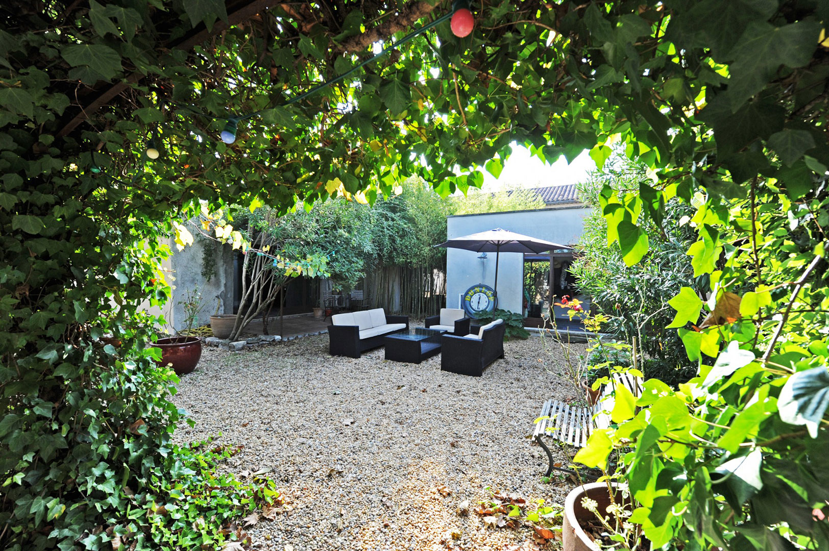 Centre Isle sur Sorgue : Loft Atelier avec jardin   