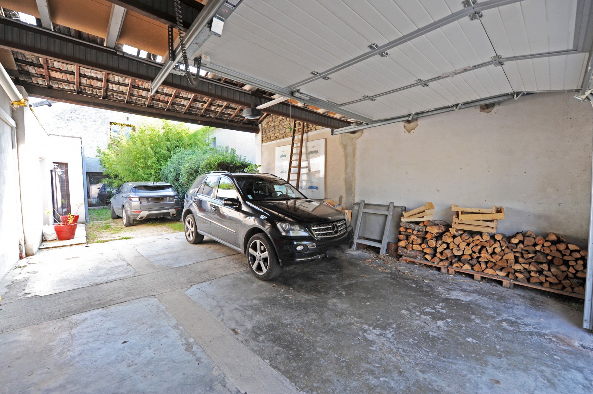 Centre Isle sur Sorgue : Loft Atelier avec jardin   