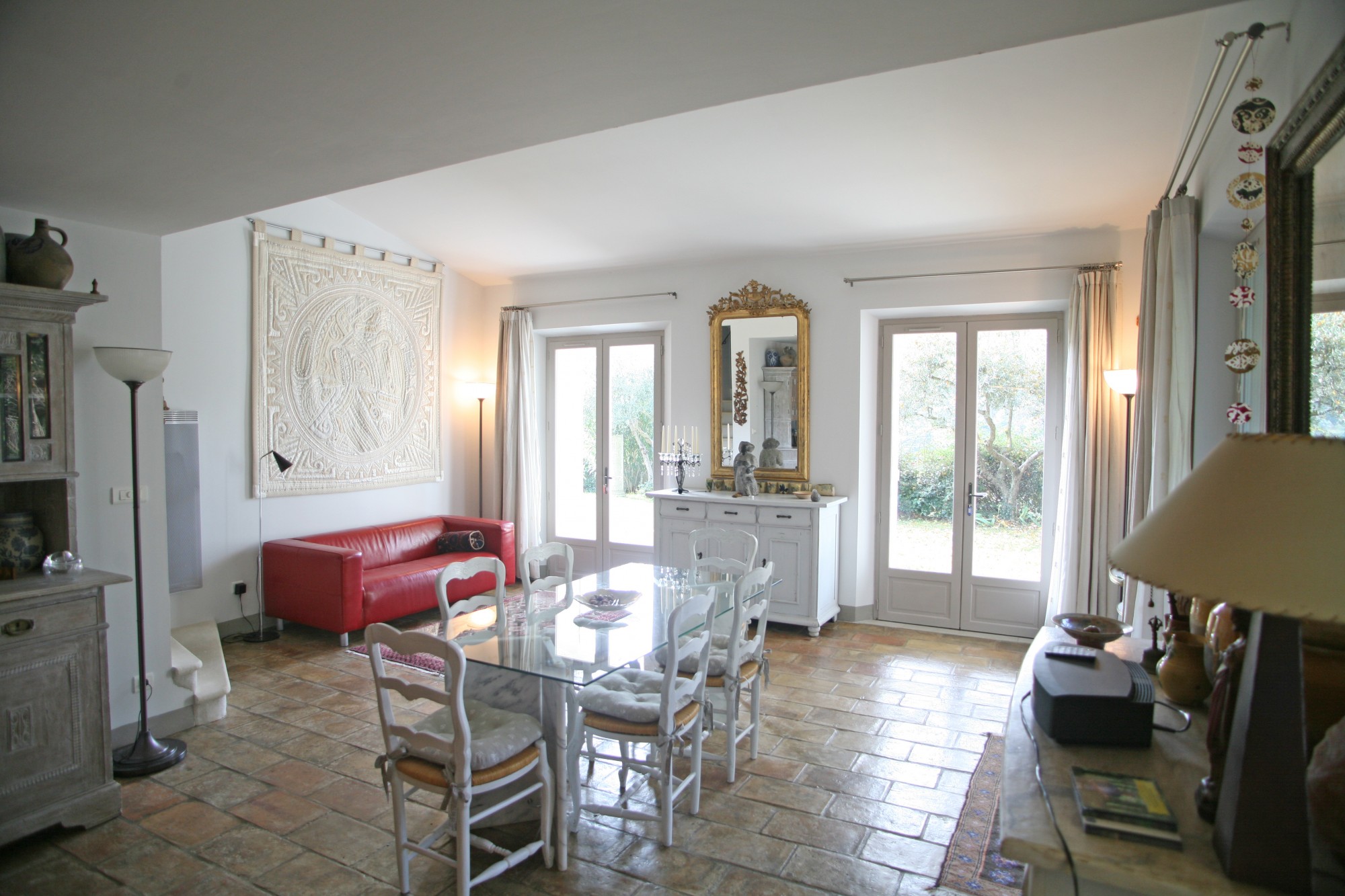 Au coeur du village de Ménerbes, très belle maison avec vue imprenable et piscine   