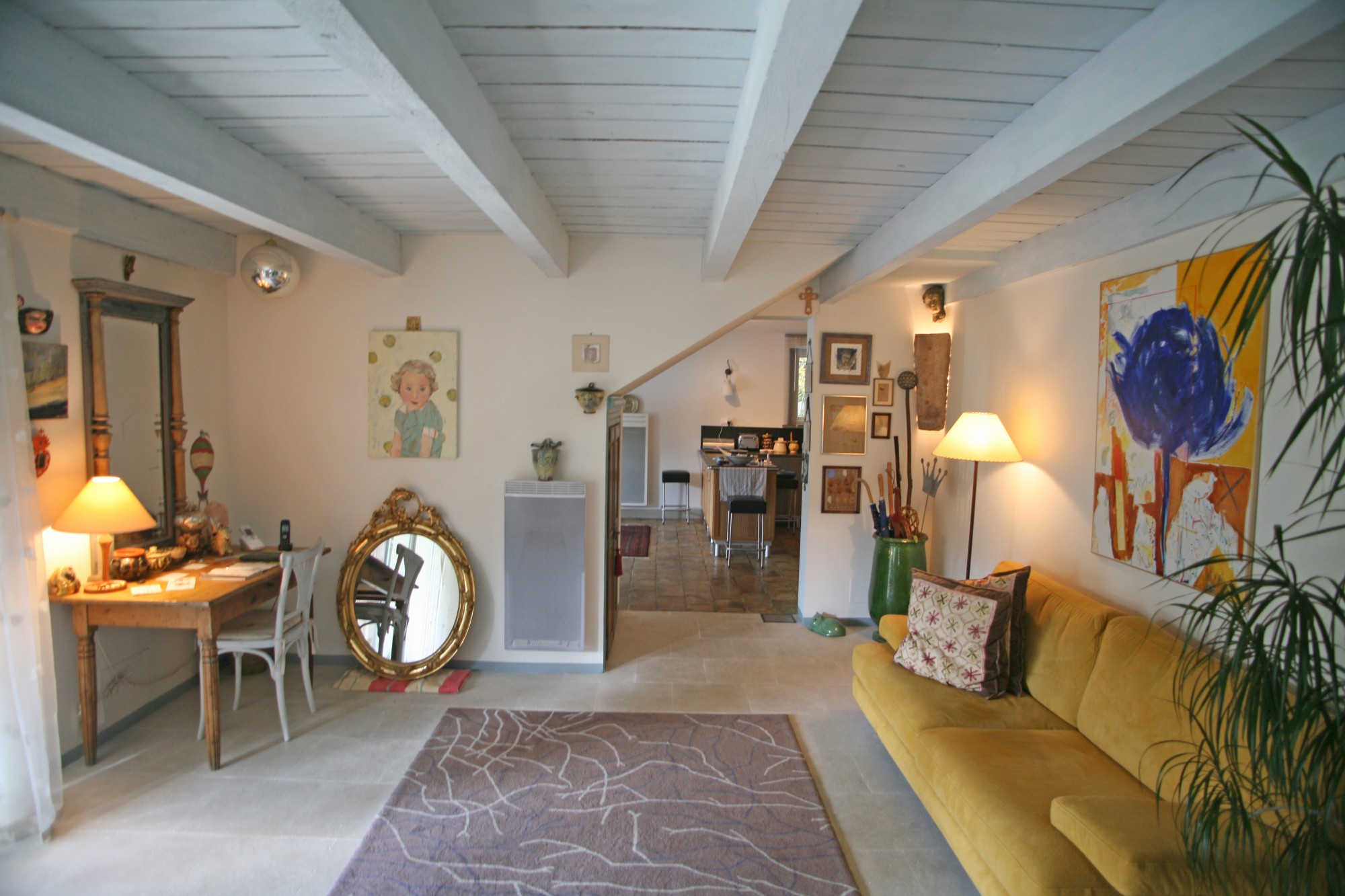 Au coeur du village de Ménerbes, très belle maison avec vue imprenable et piscine   