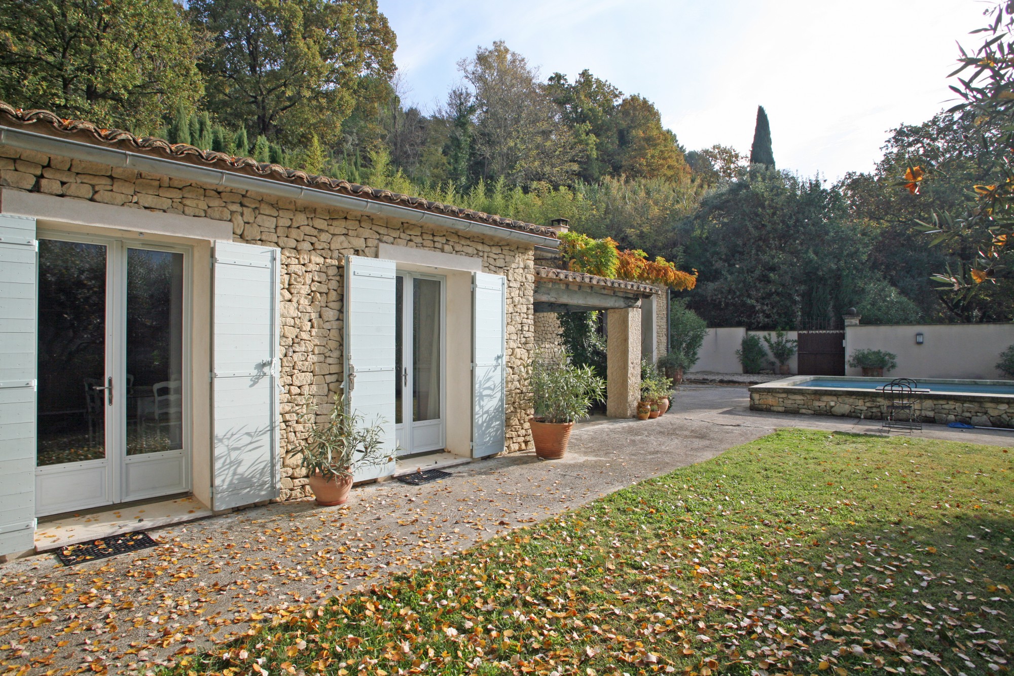 Au coeur du village de Ménerbes, très belle maison avec vue imprenable et piscine   
