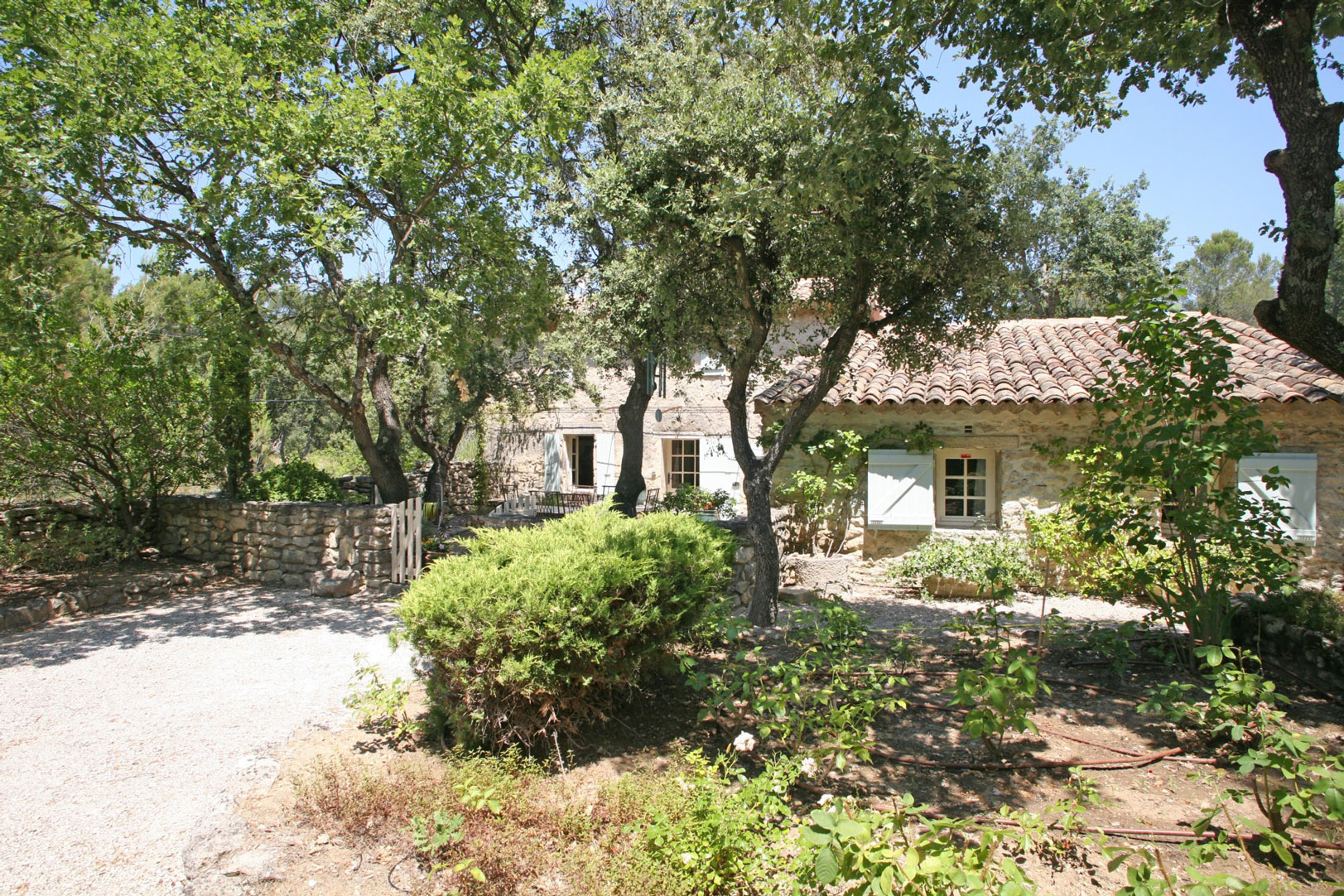 Mas restauré avec piscine à deux pas d'un village classé    