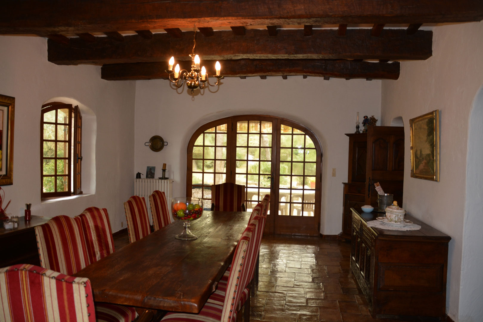 Luberon, maison traditionnelle en pierres sur 2 500 m² de terrain à vendre   
