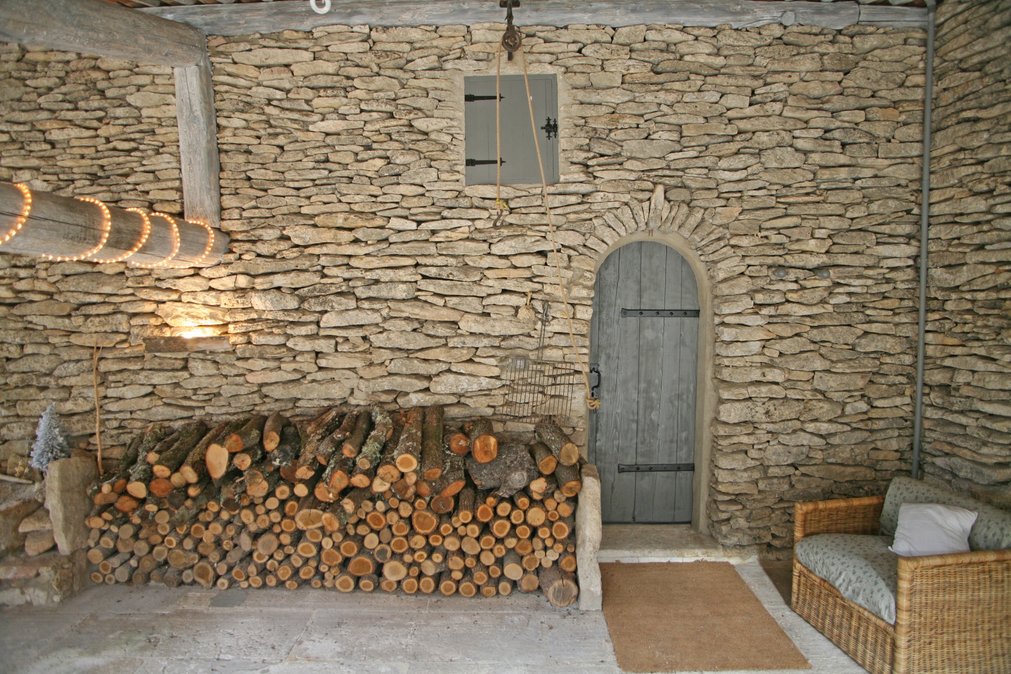 Belle bergerie avec piscine au cœur d'un écrin de chênes verts   