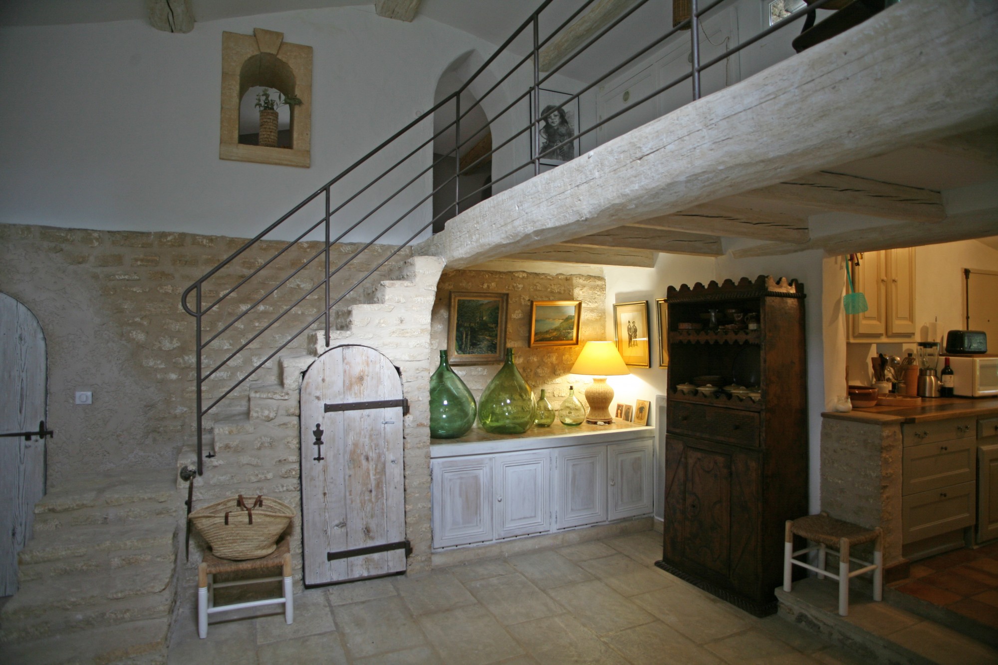 Belle bergerie avec piscine au cœur d'un écrin de chênes verts   