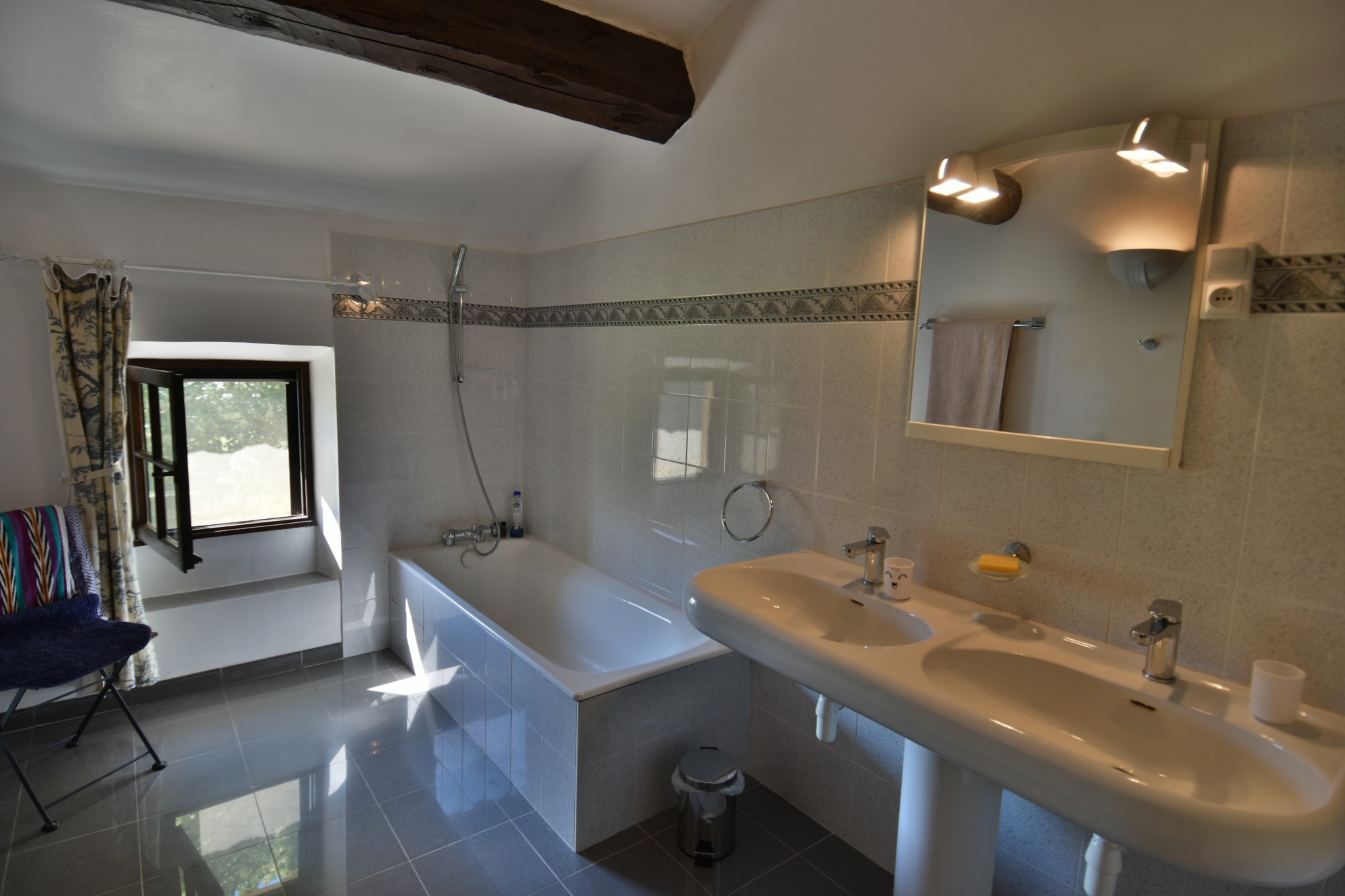 à Goult, à vendre, beau mas restauré avec piscine    