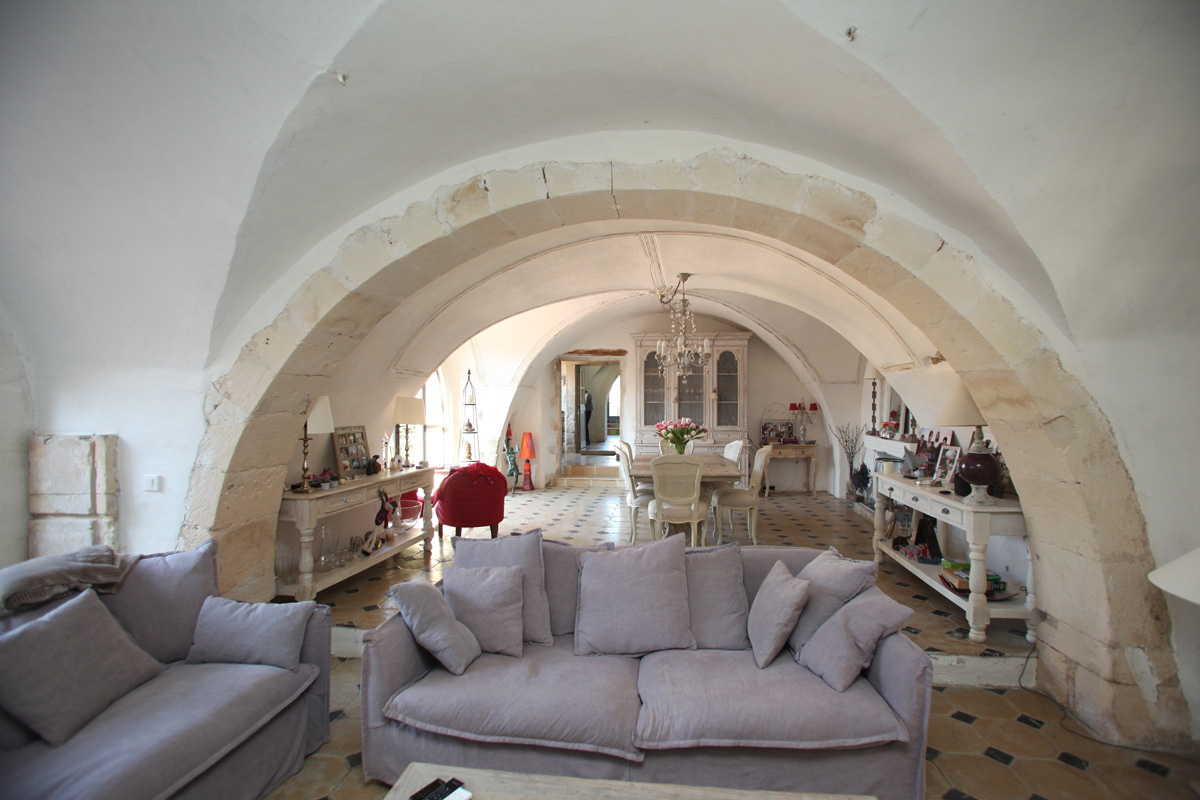 En vente en Provence, en Luberon,  domaine du XVIIème siècle entièrement rénové, constitué de plusieurs bâtiments  pour un ensemble de 1100 m² sur un terrain de 10 hectares 