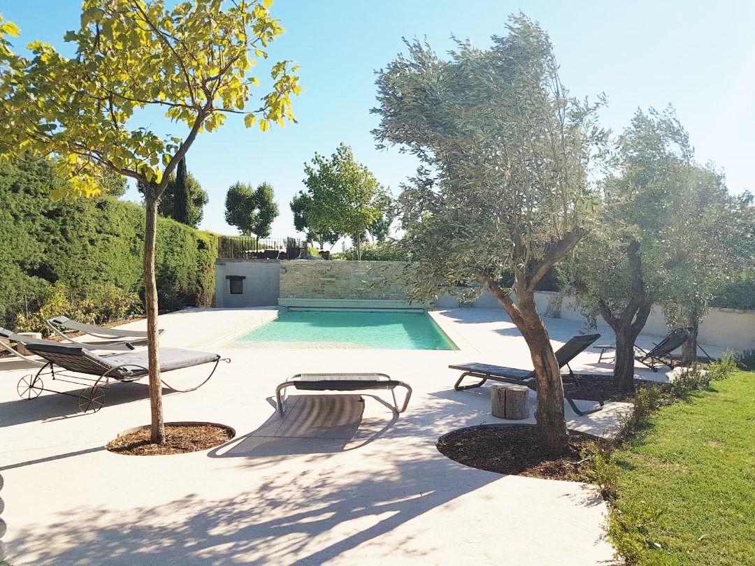 Villa contemporaine avec piscine proche Luberon    