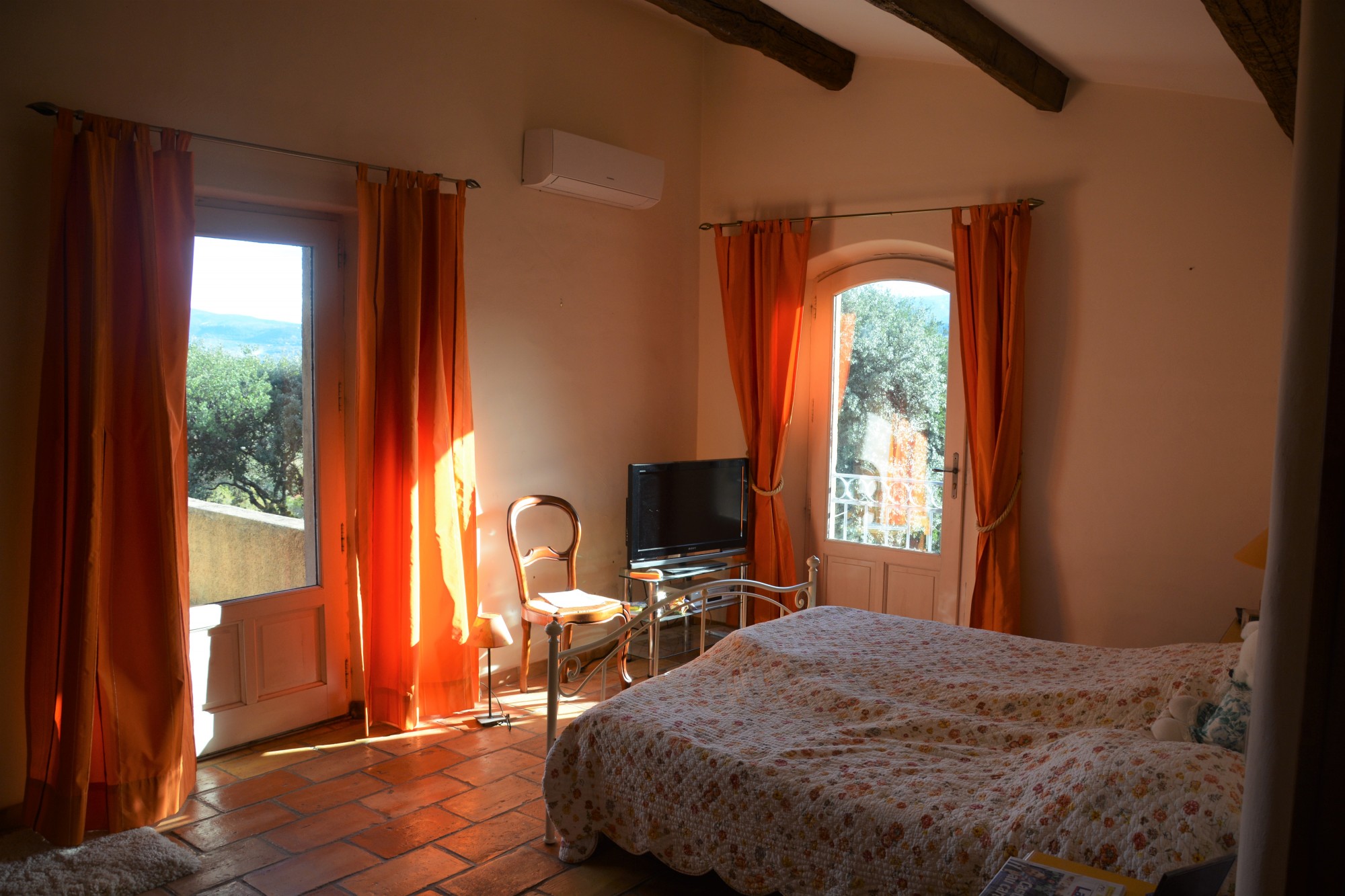 Luberon.Bastide proche village avec superbes vues   