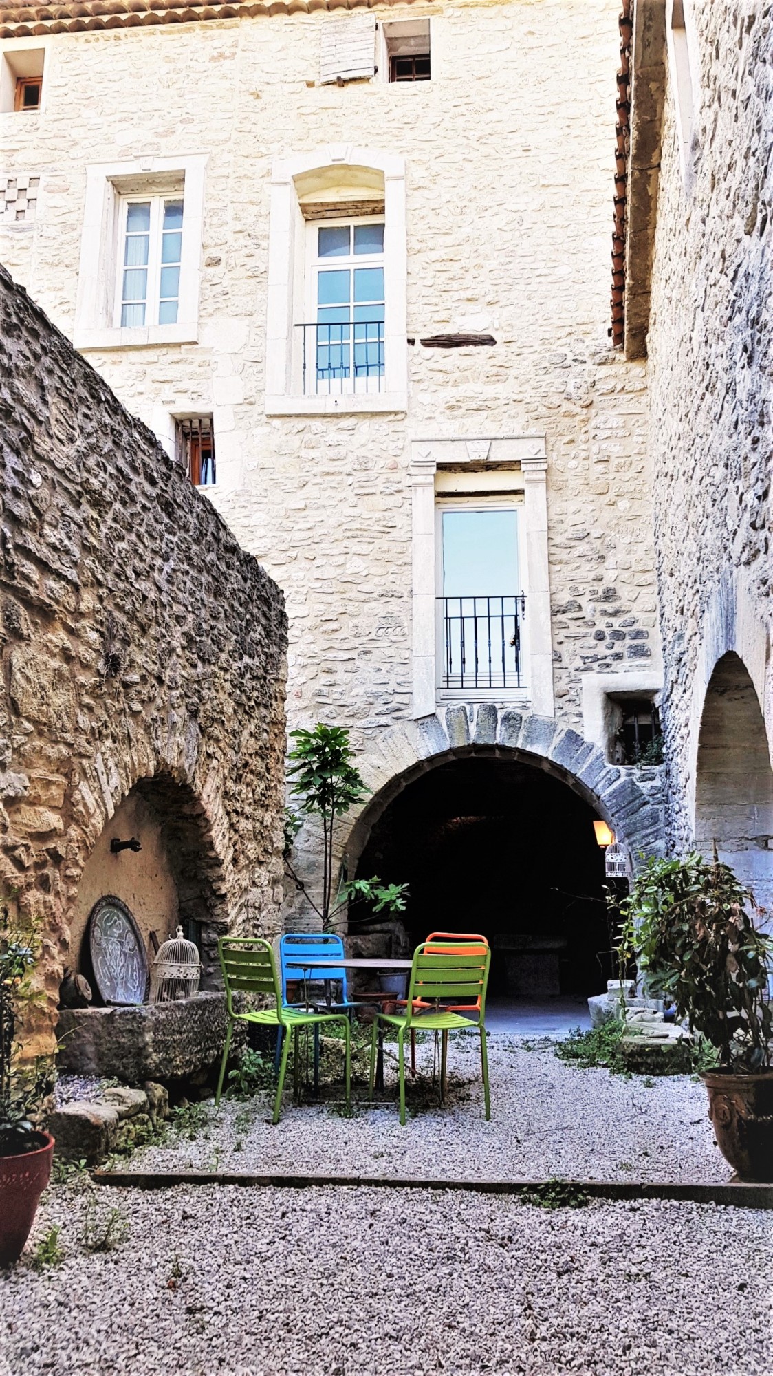 Maison de village du XVIIème siècle avec piscine à Lagnes   