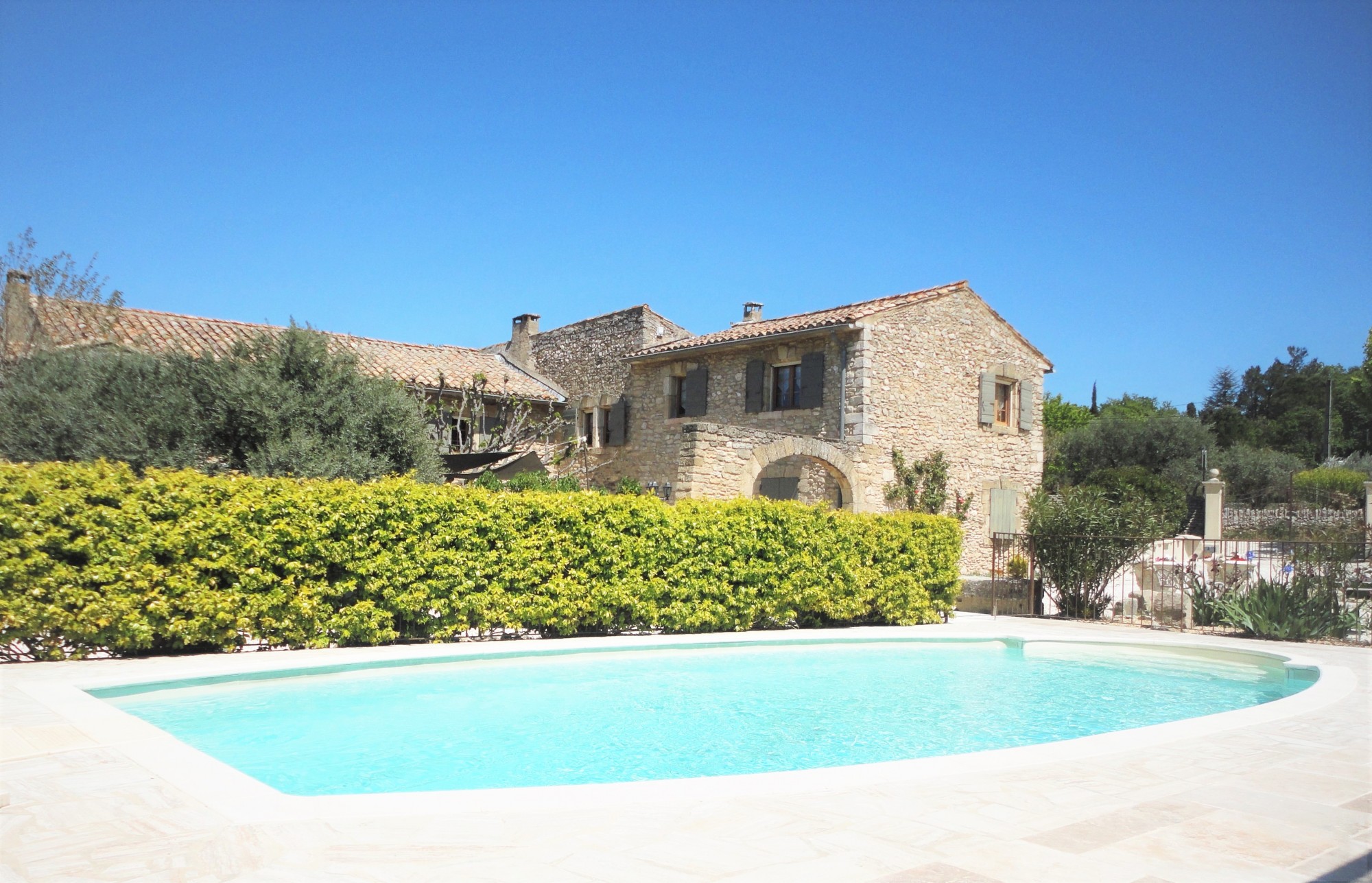 Mas du XVIIIème siècle restauré, face au Luberon.   