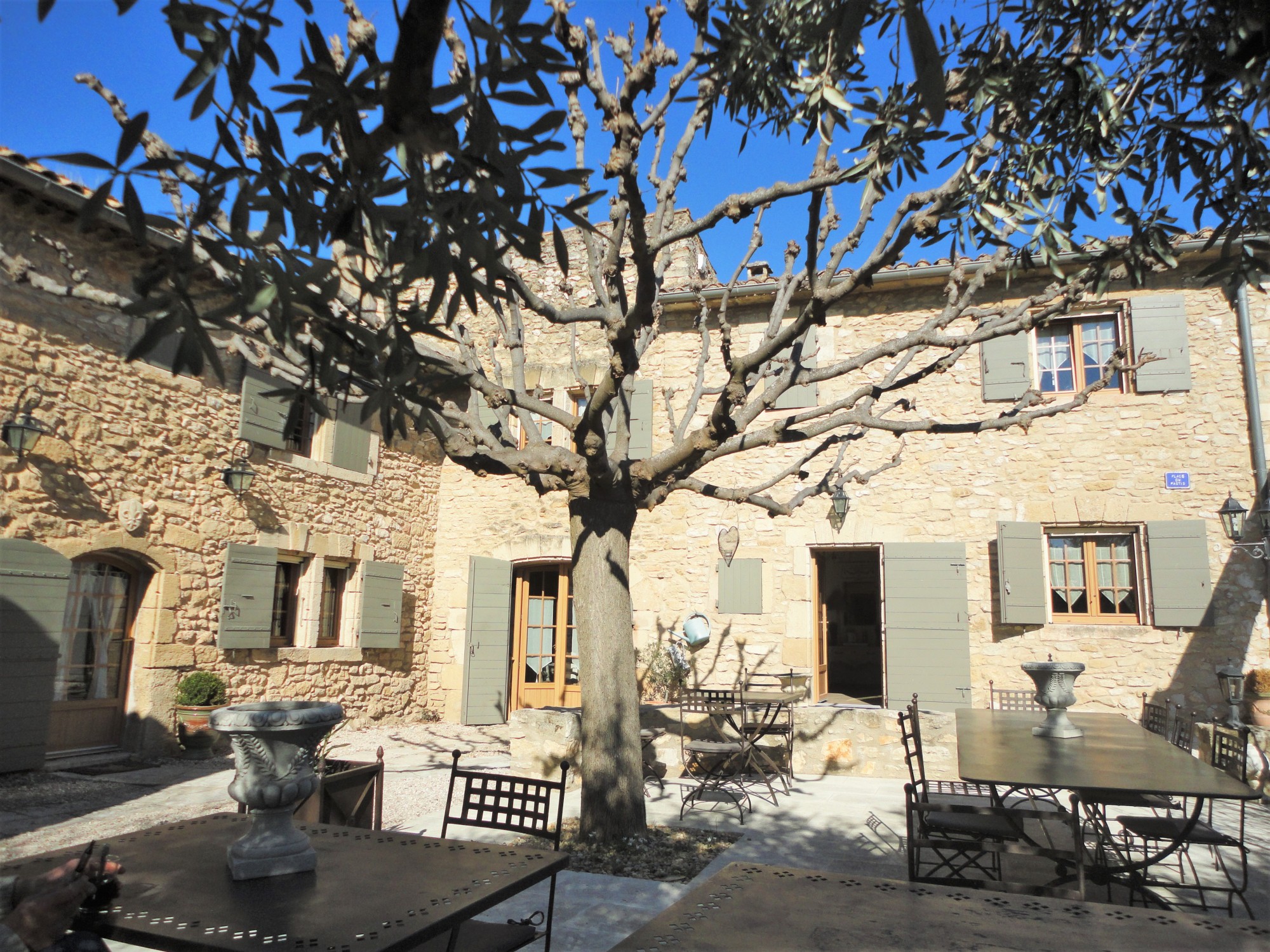 Mas du XVIIIème siècle restauré, face au Luberon.   