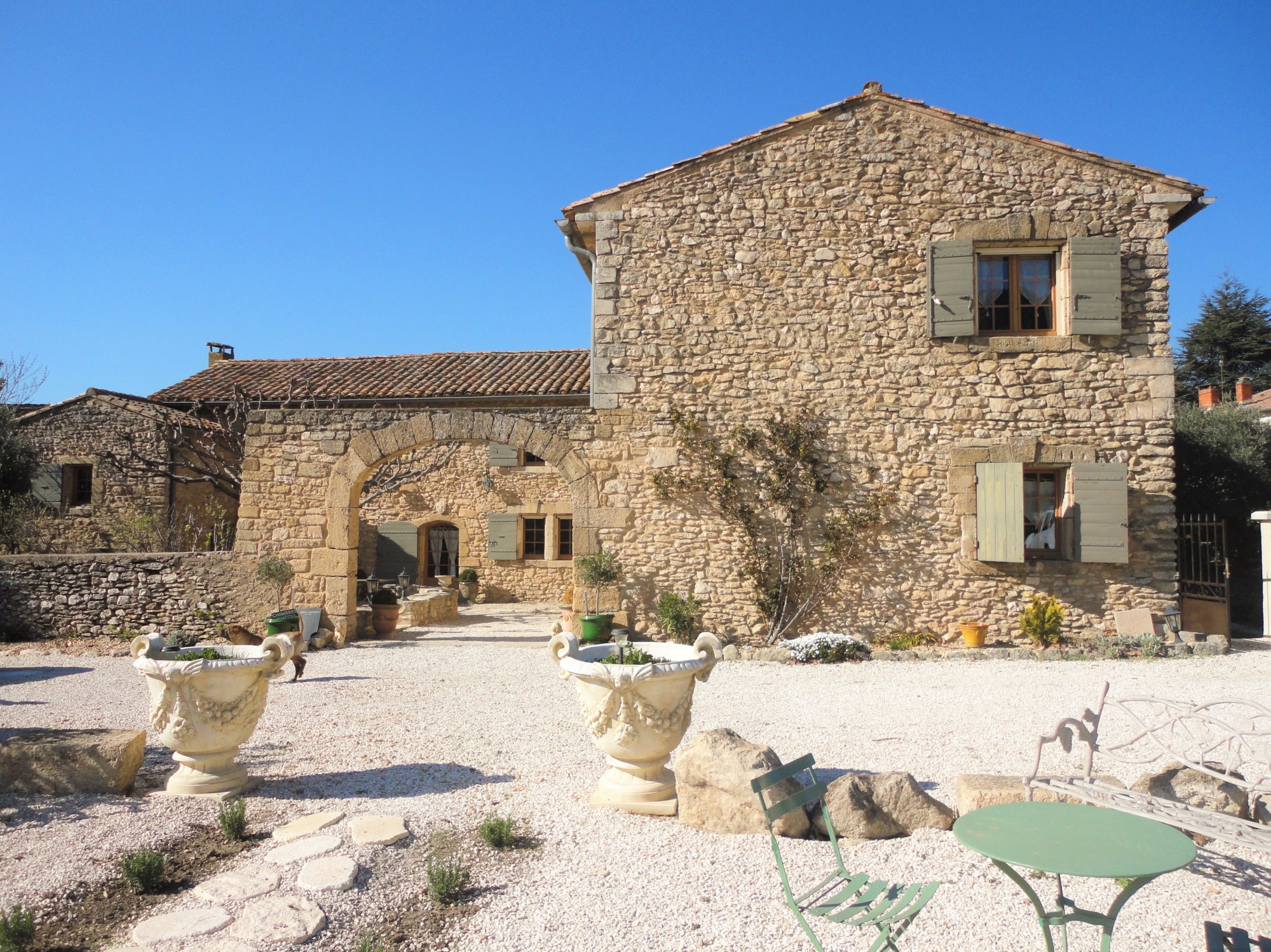 Mas du XVIIIème siècle restauré, face au Luberon.   