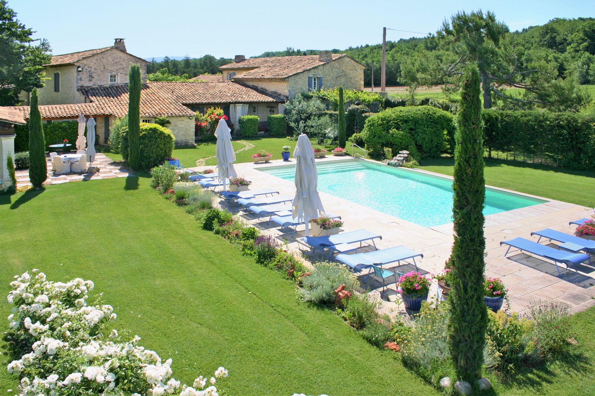 Mas en pierre du 17ème siècle situé sur la commune de Goult   