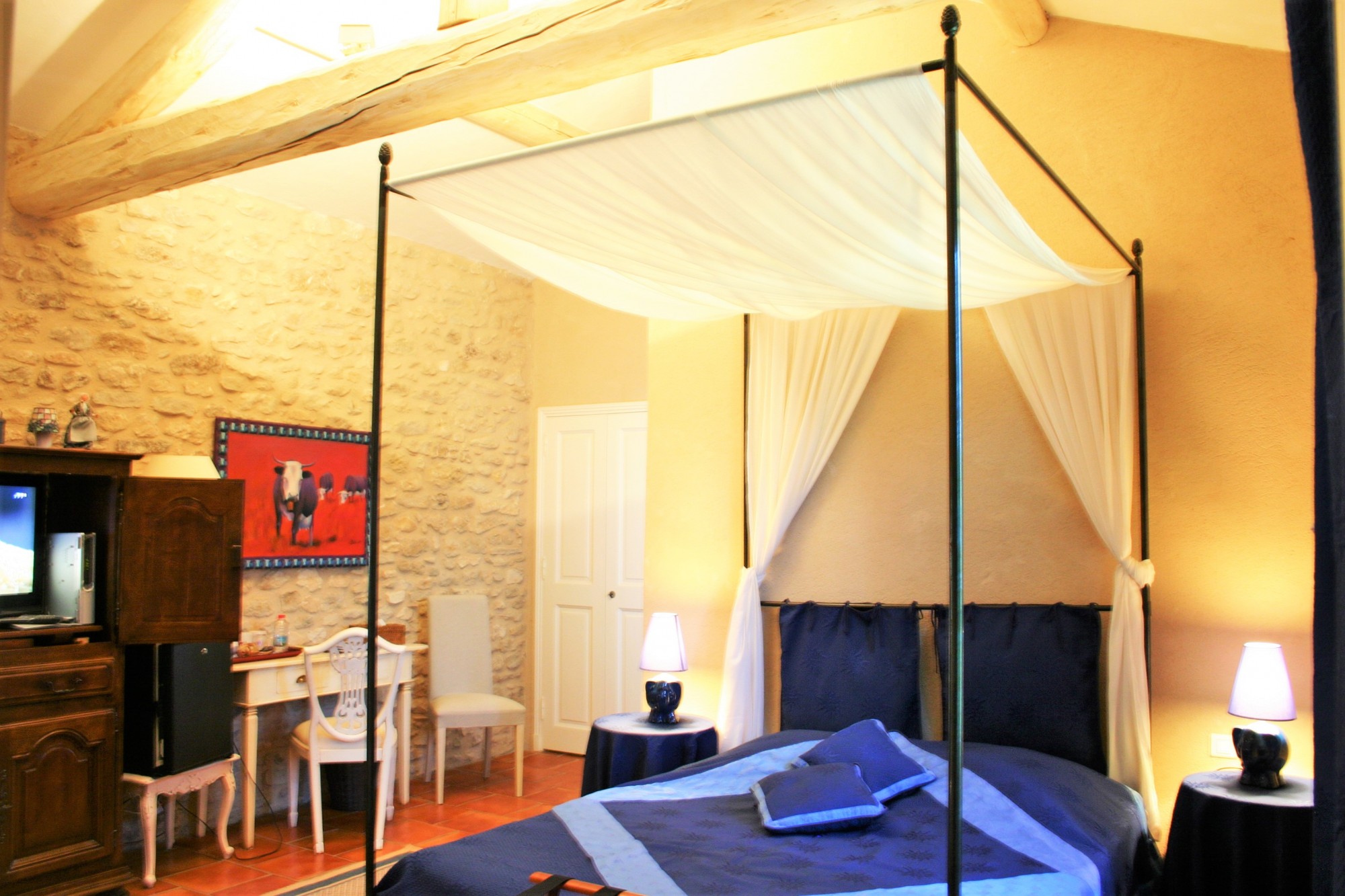 Mas en pierre du 17ème siècle situé sur la commune de Goult   